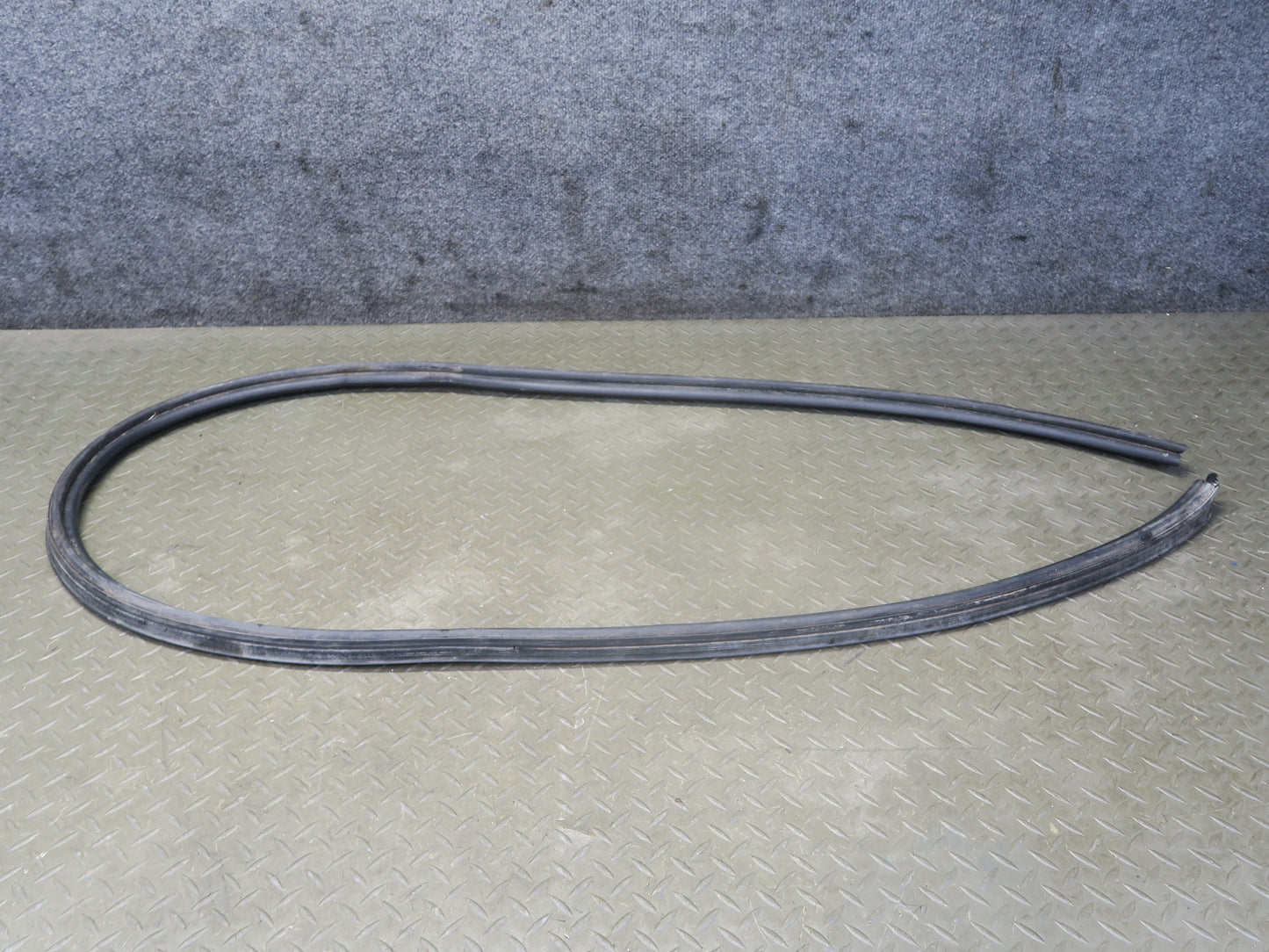 84-96 Chevrolet Corvette C4 Set of 2 Rear Targa Roof Seal Windlace Rubber OEM