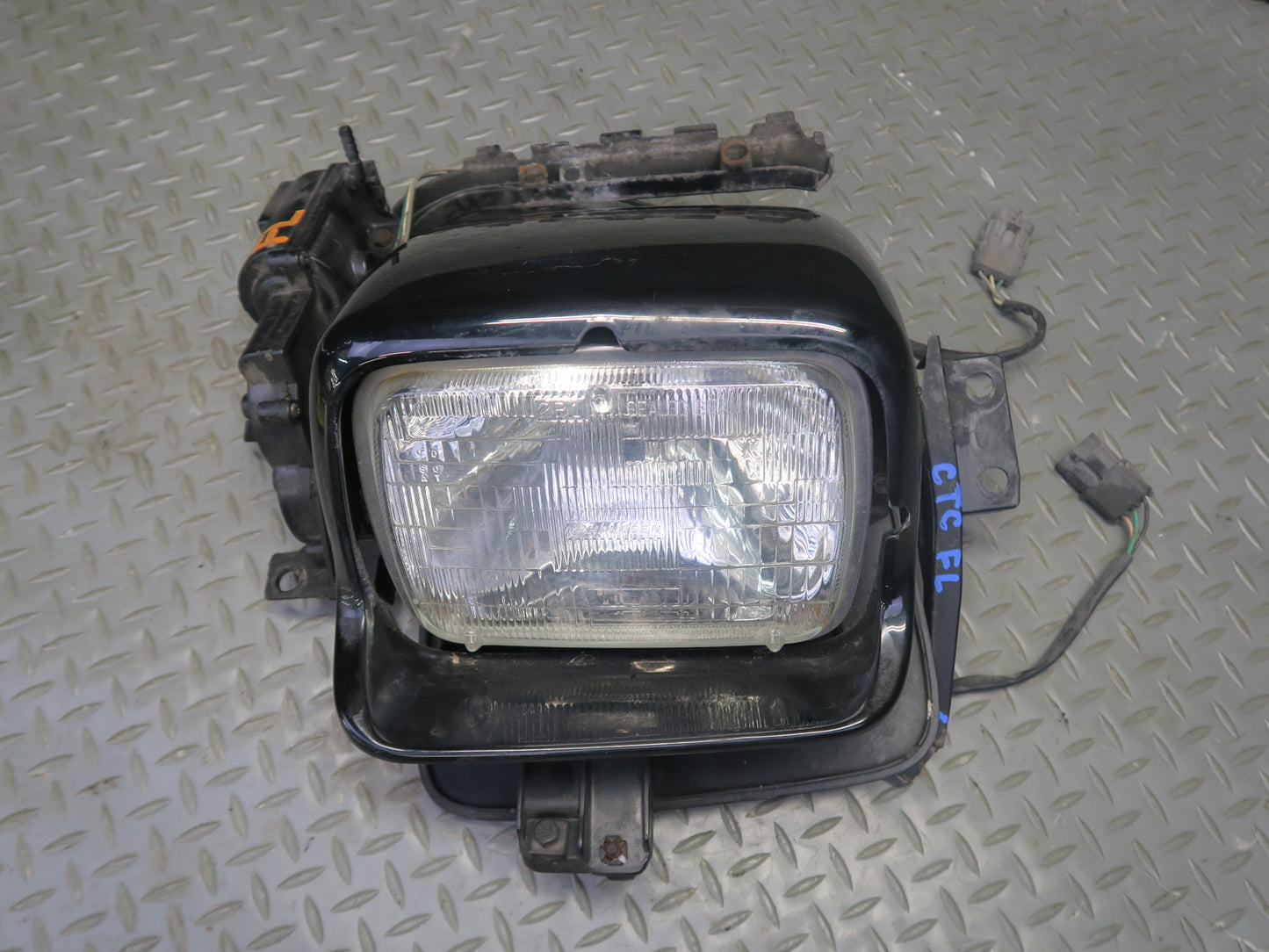 84-87 Chevrolet Corvette C4 Front Left POP UP Headlight Motor Cover Assembly OEM