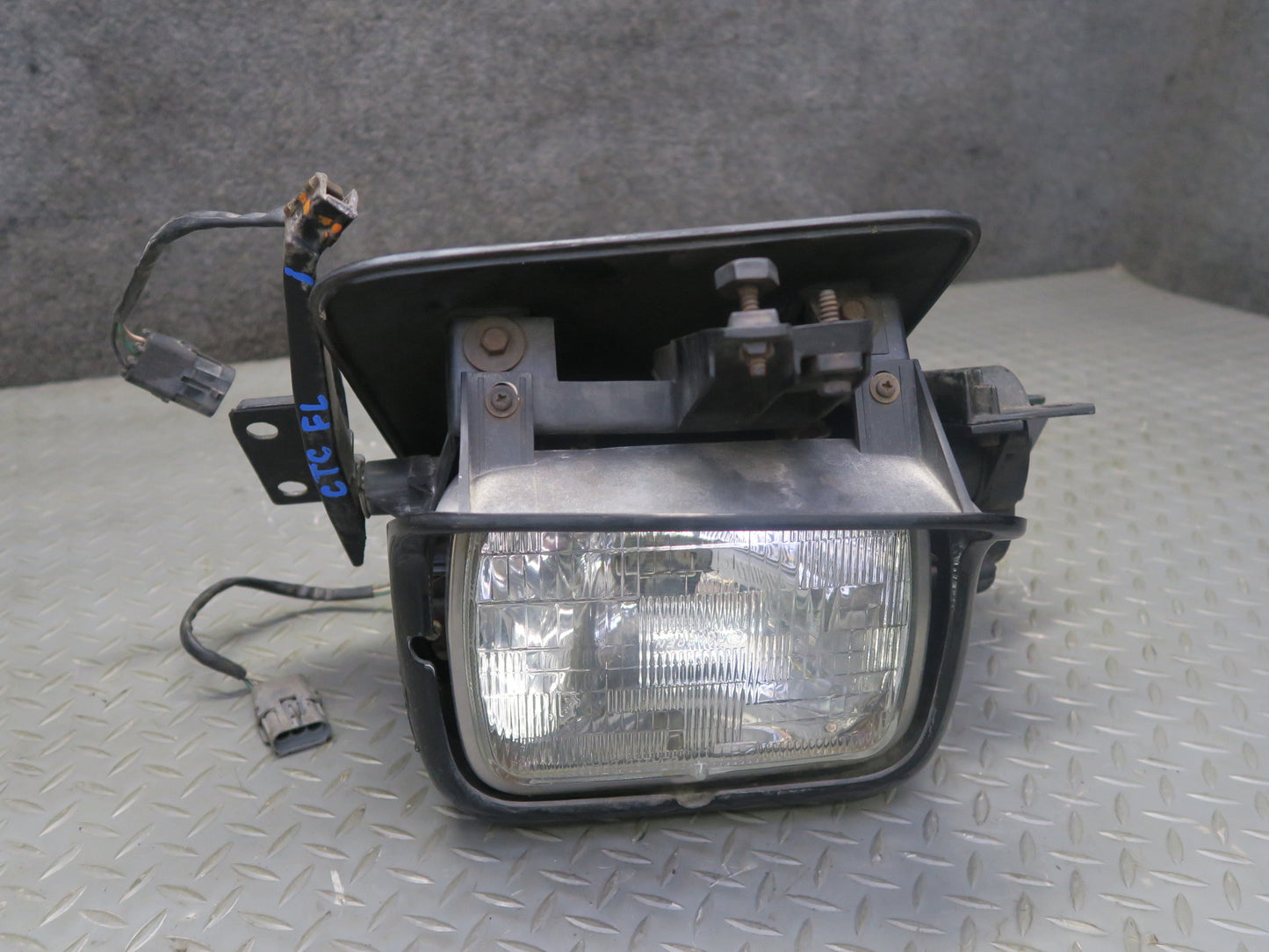 84-87 Chevrolet Corvette C4 Front Left POP UP Headlight Motor Cover Assembly OEM