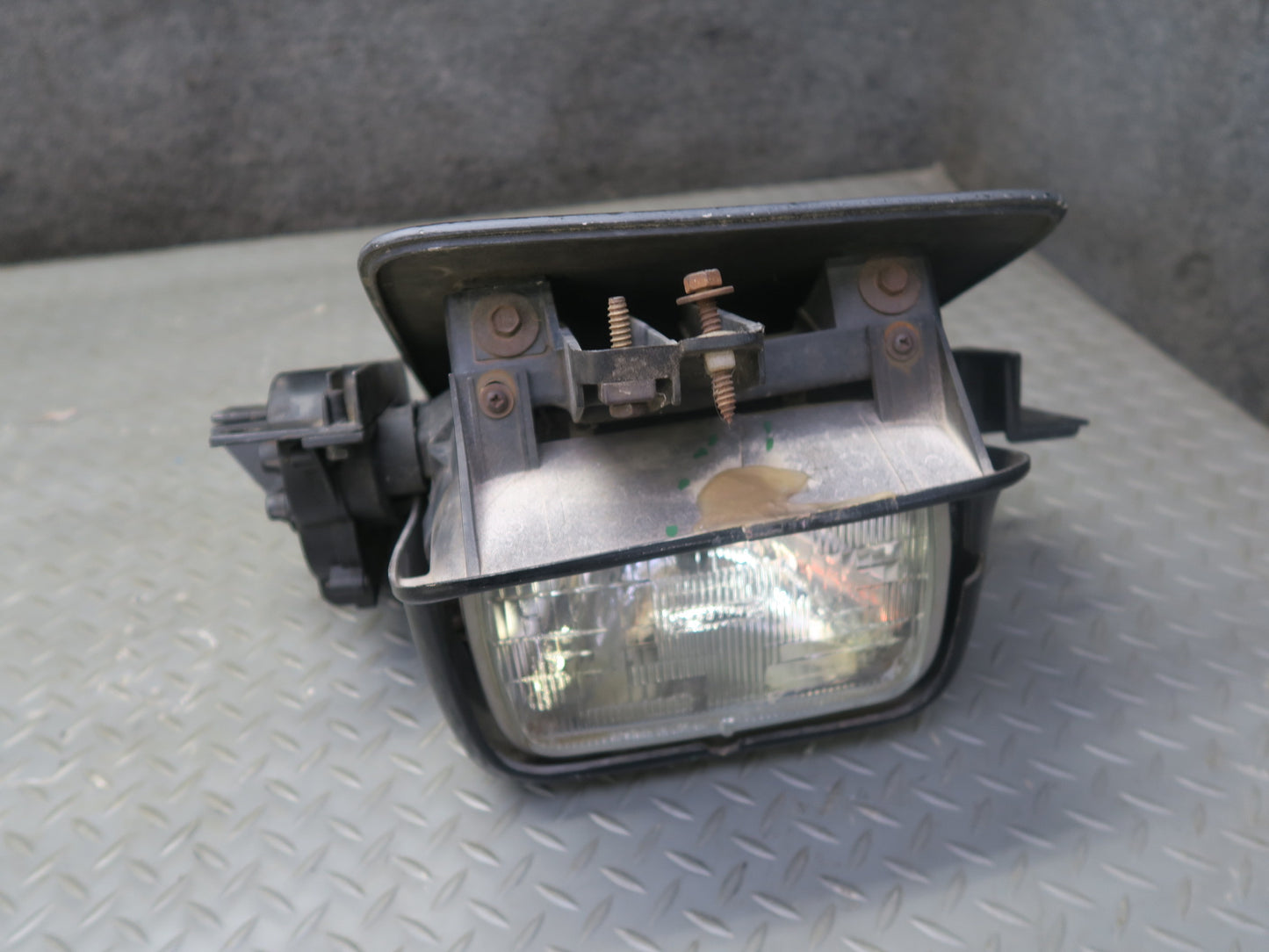 84-87 Chevrolet Corvette C4 Front Right POP UP Headlight Motor Cover Assy OEM