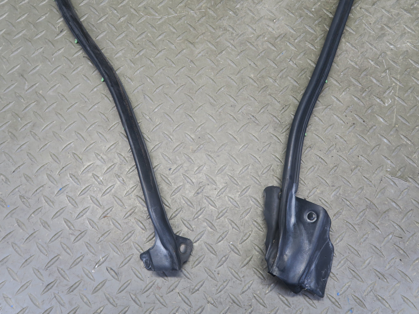 02-10 Lexus Z40 SC430 Front Right Door Weatherstrip Rubber Seal Set OEM