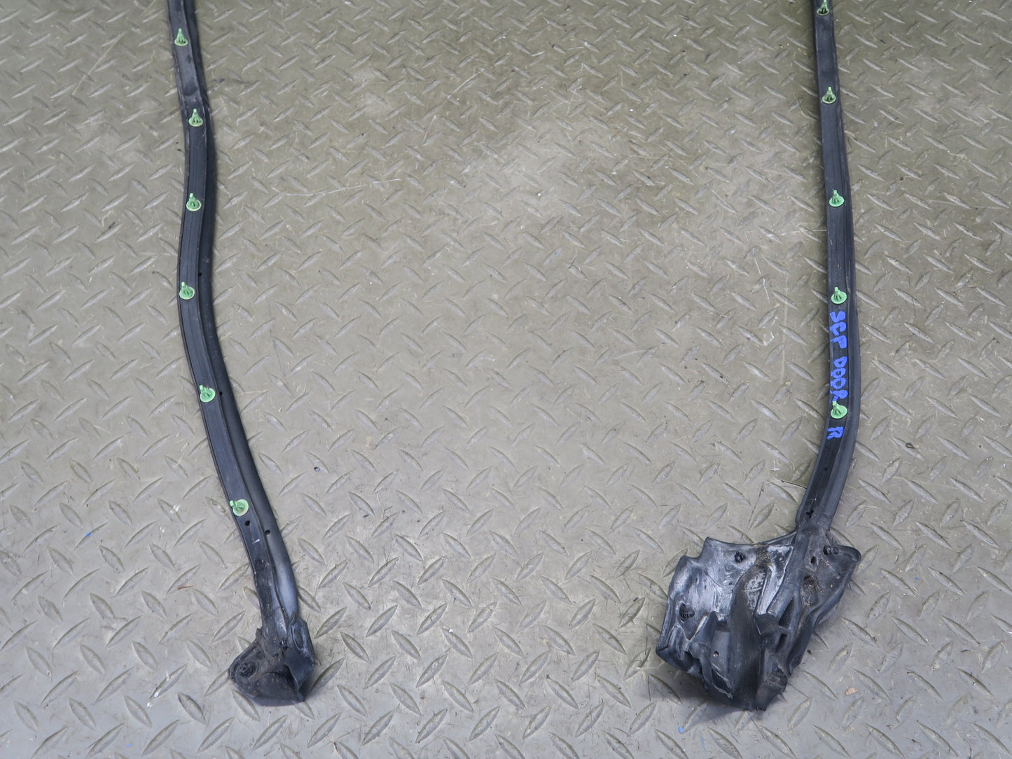 02-10 Lexus Z40 SC430 Front Right Door Weatherstrip Rubber Seal Set OEM