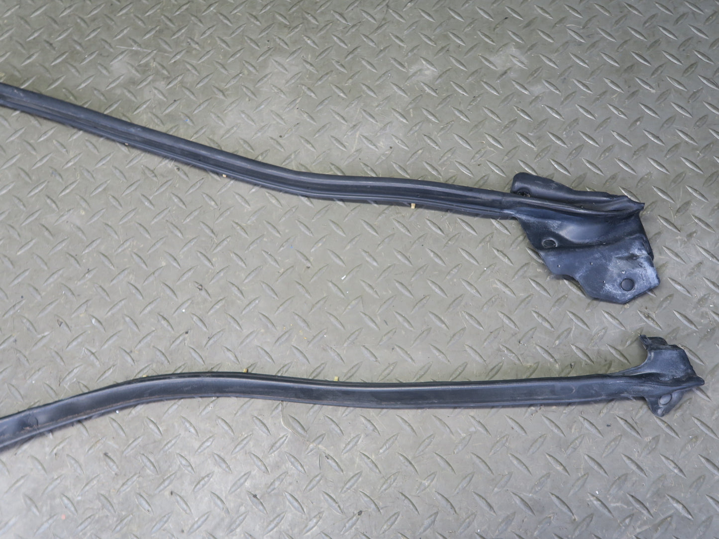 02-10 Lexus Z40 SC430 Front Left Door Weatherstrip Rubber Seal Set OEM