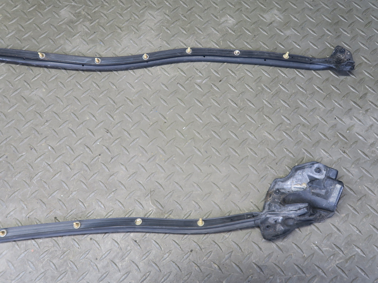 02-10 Lexus Z40 SC430 Front Left Door Weatherstrip Rubber Seal Set OEM