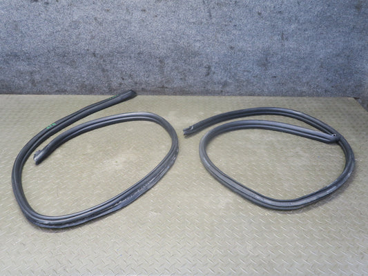 99-05 Porsche 911 996 Convertble Left & Right Door Weatherstrip Rubber Seal Set