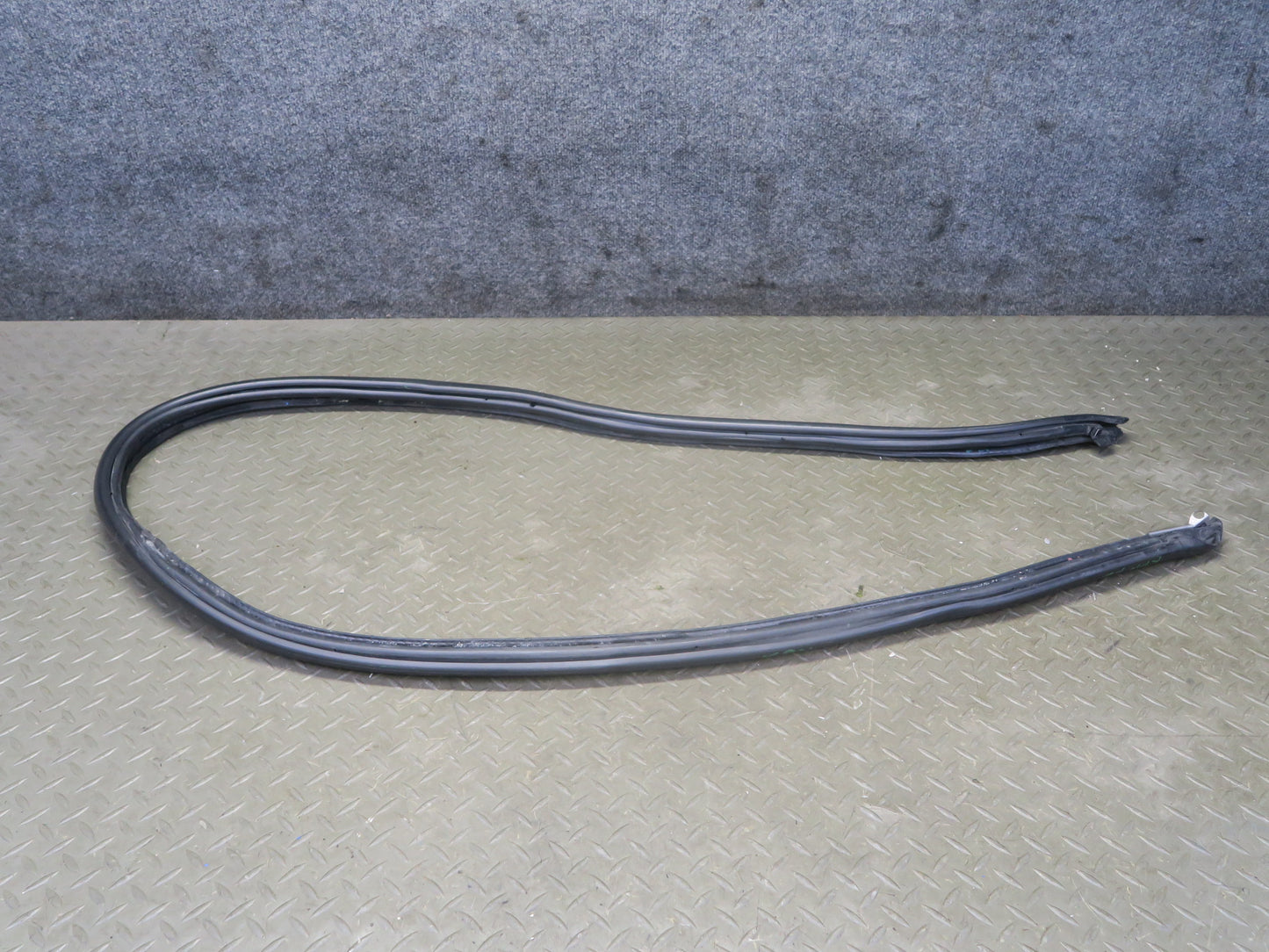 99-05 Porsche 911 996 Convertble Left & Right Door Weatherstrip Rubber Seal Set