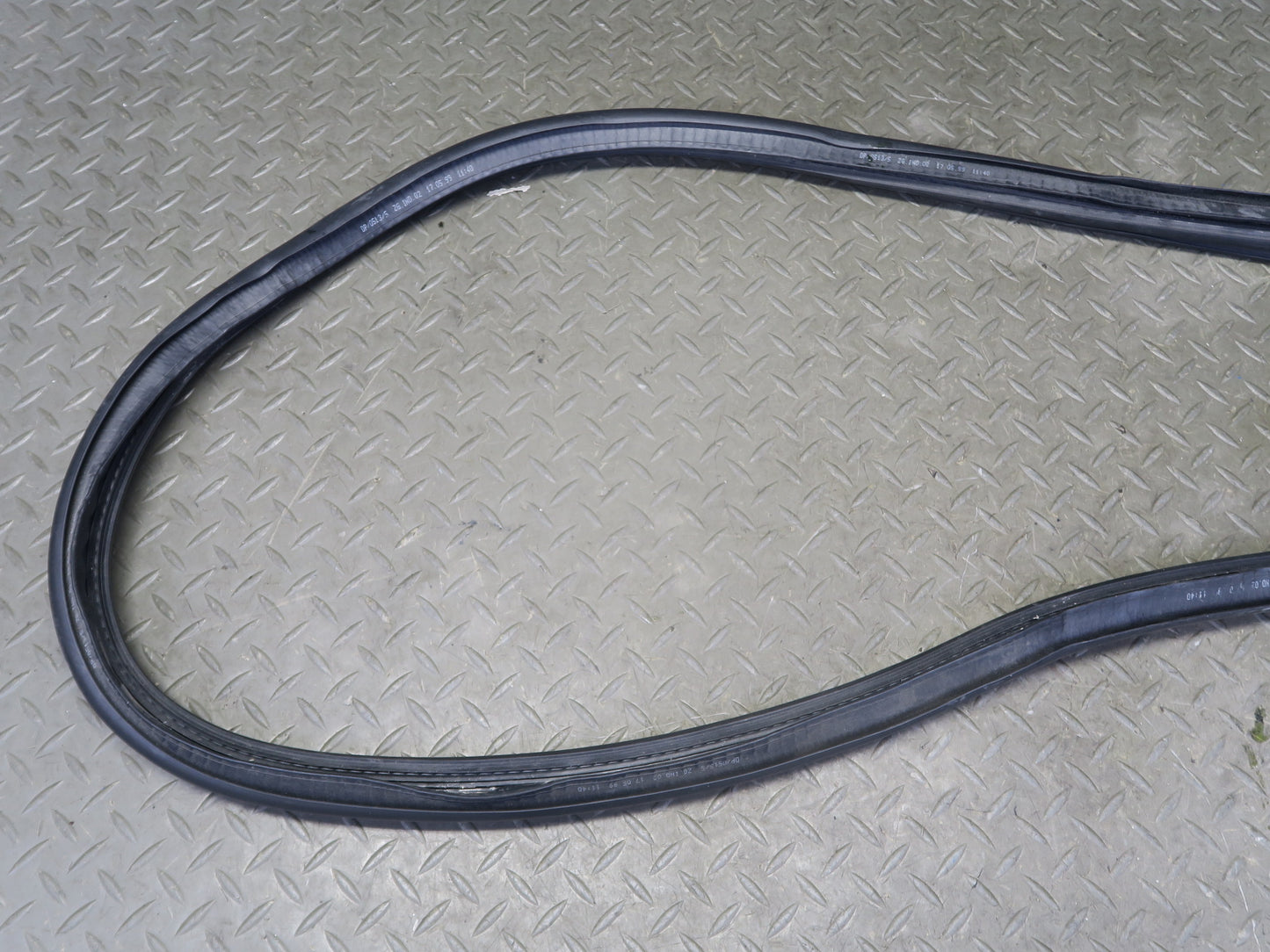 99-05 Porsche 911 996 Convertble Left & Right Door Weatherstrip Rubber Seal Set