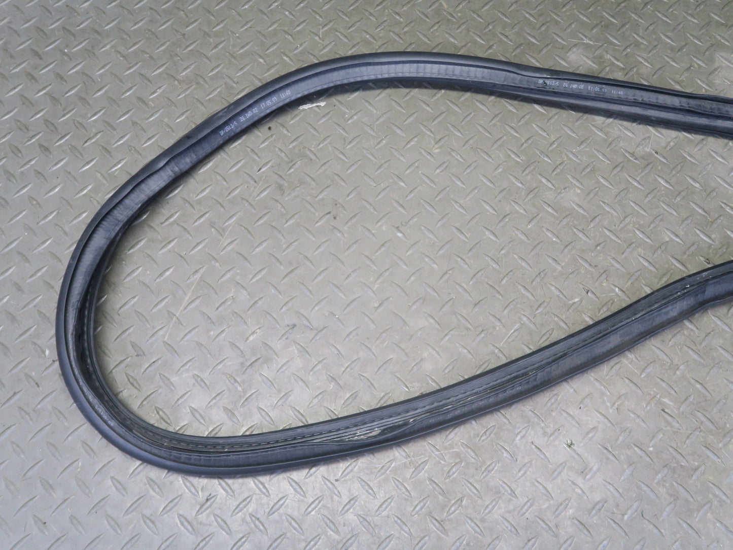 99-05 Porsche 911 996 Convertble Left & Right Door Weatherstrip Rubber Seal Set