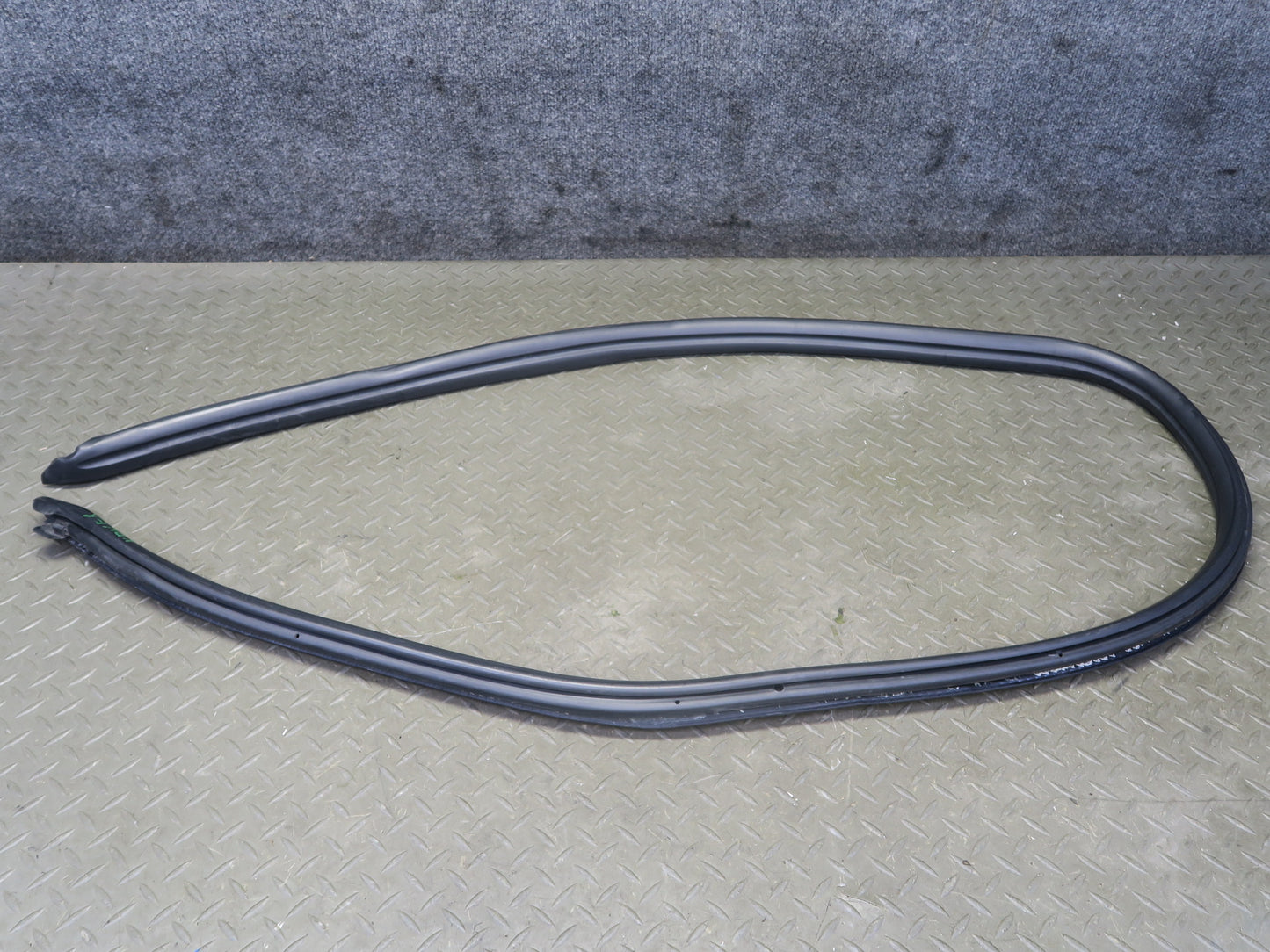 99-05 Porsche 911 996 Convertble Left & Right Door Weatherstrip Rubber Seal Set