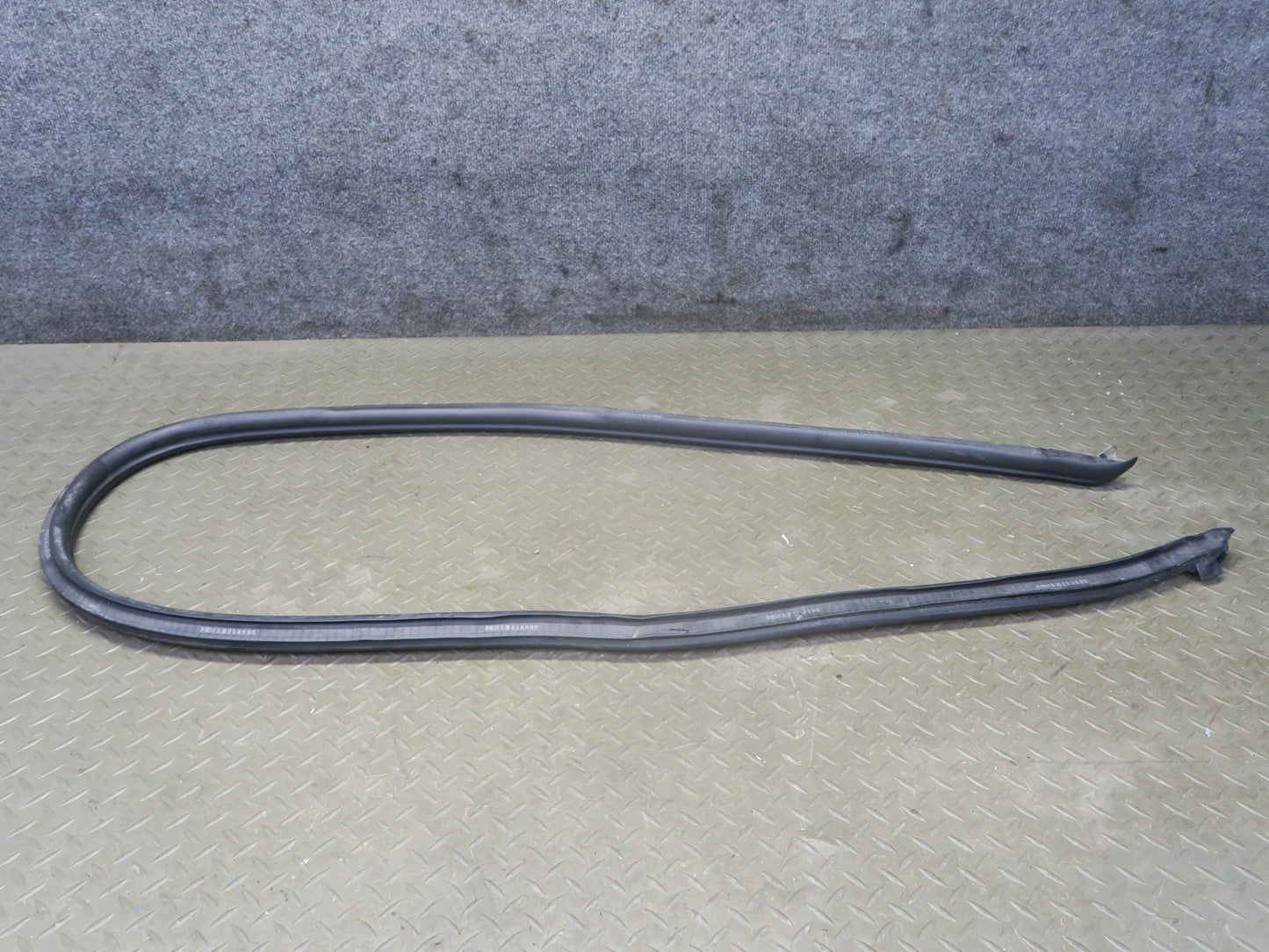 99-05 Porsche 911 996 Convertble Left & Right Door Weatherstrip Rubber Seal Set