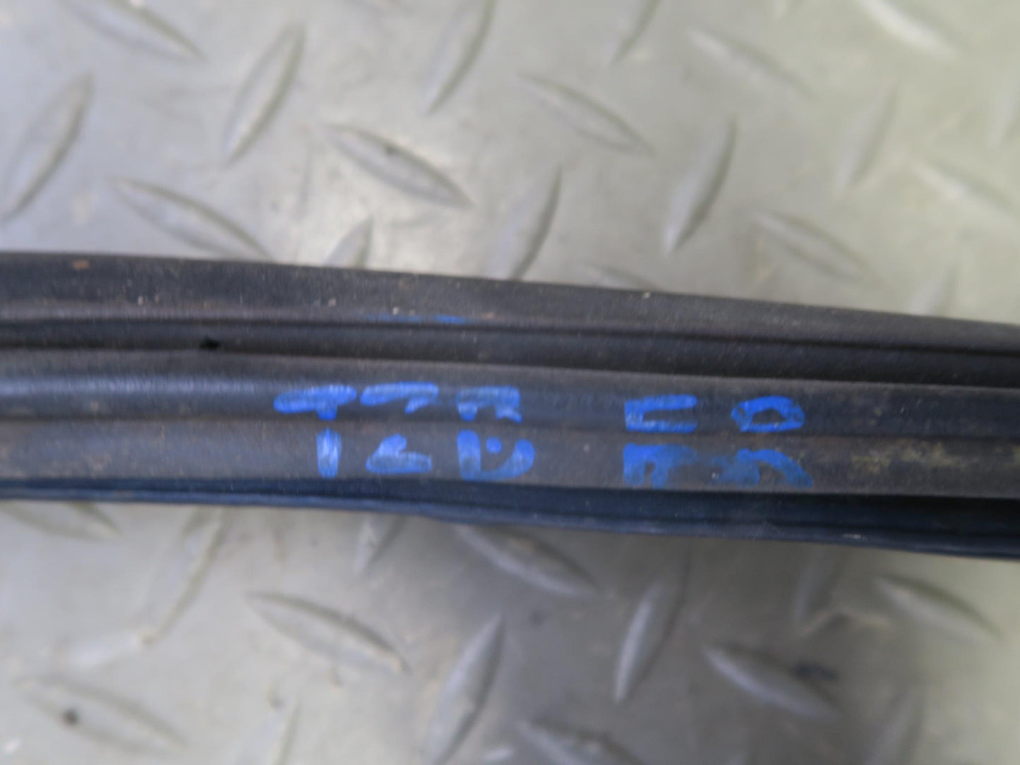 95-99 BMW E36 318ti Compact Right Door Weatherstrip Rubber Seal Gasket OEM