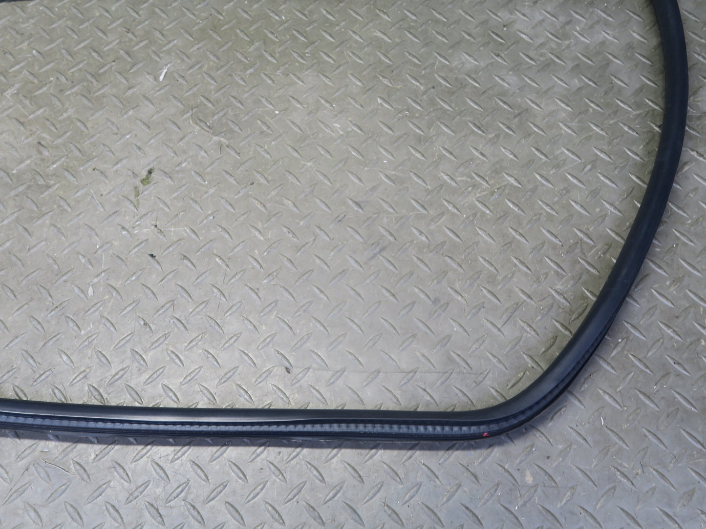 95-99 BMW E36 318ti Compact Right Door Weatherstrip Rubber Seal Gasket OEM