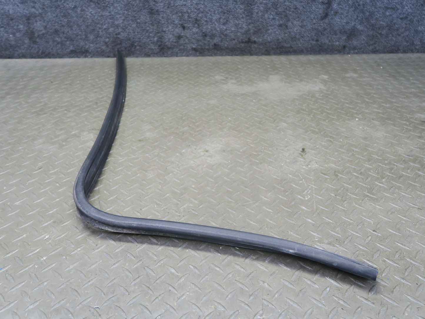 96-99 BMW E36 318iC Set of 3 Front Hood Weatherstrip Rubber Seal OEM