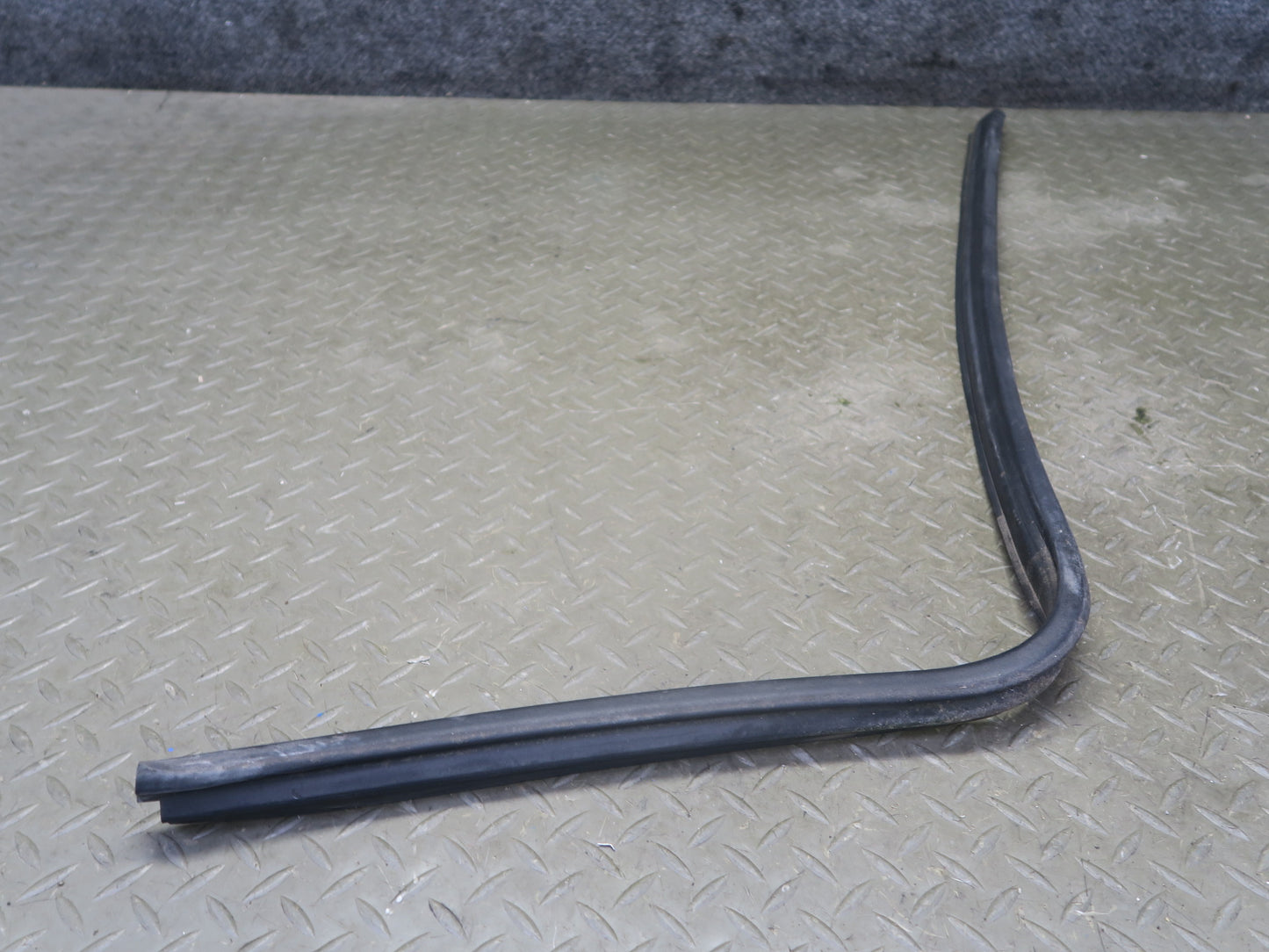 96-99 BMW E36 318iC Set of 3 Front Hood Weatherstrip Rubber Seal OEM