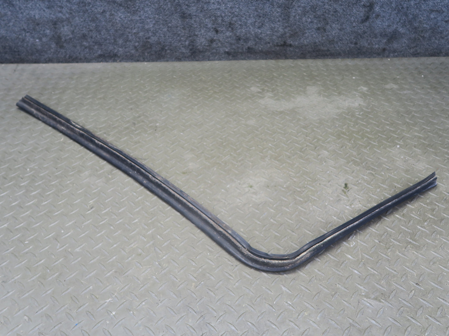 96-99 BMW E36 318iC Set of 3 Front Hood Weatherstrip Rubber Seal OEM