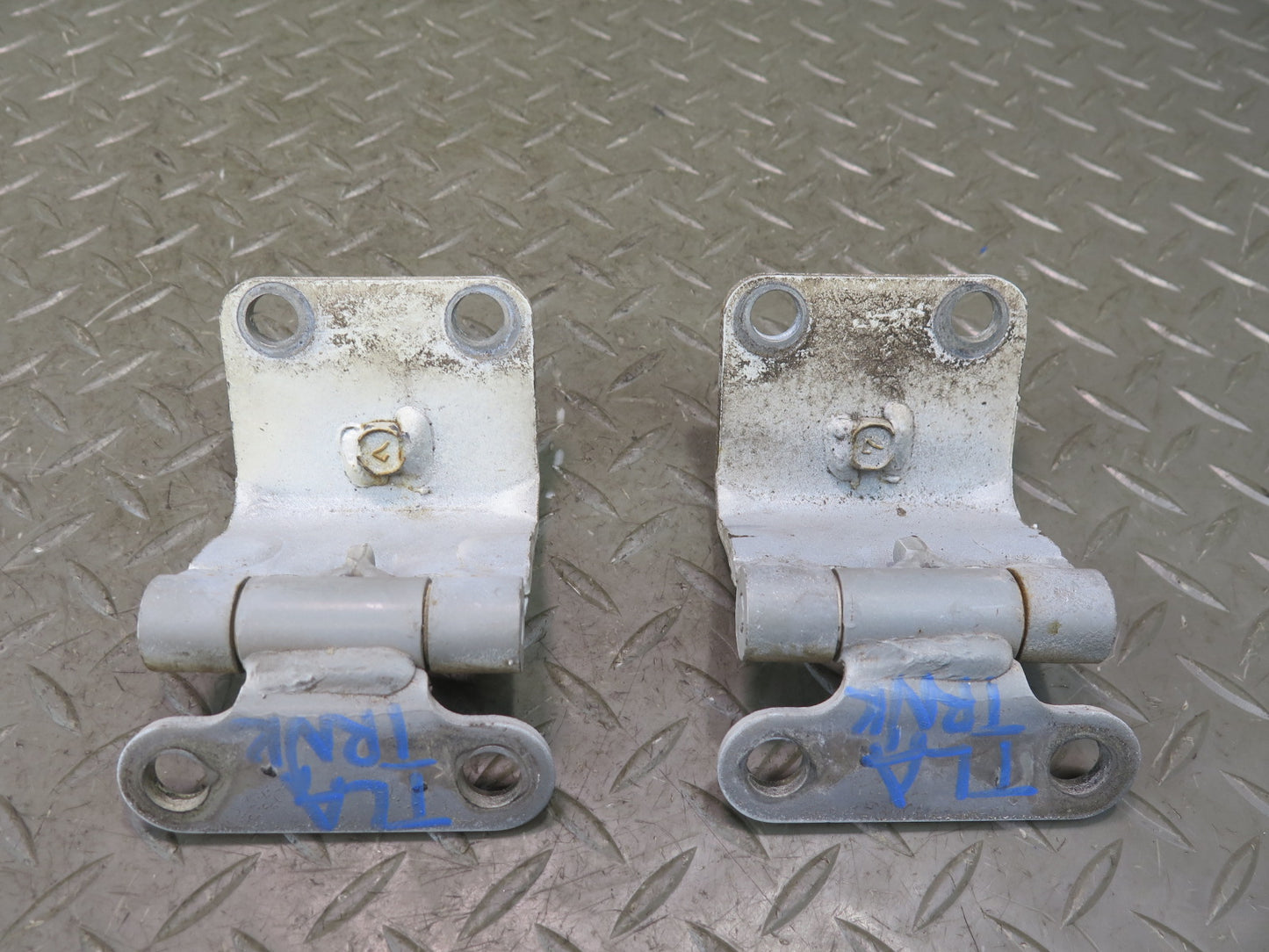 1991-1997 Toyota Land Cruiser FJ80 Rear Trunk Lid Tailgate Lower Hinge Set of 2