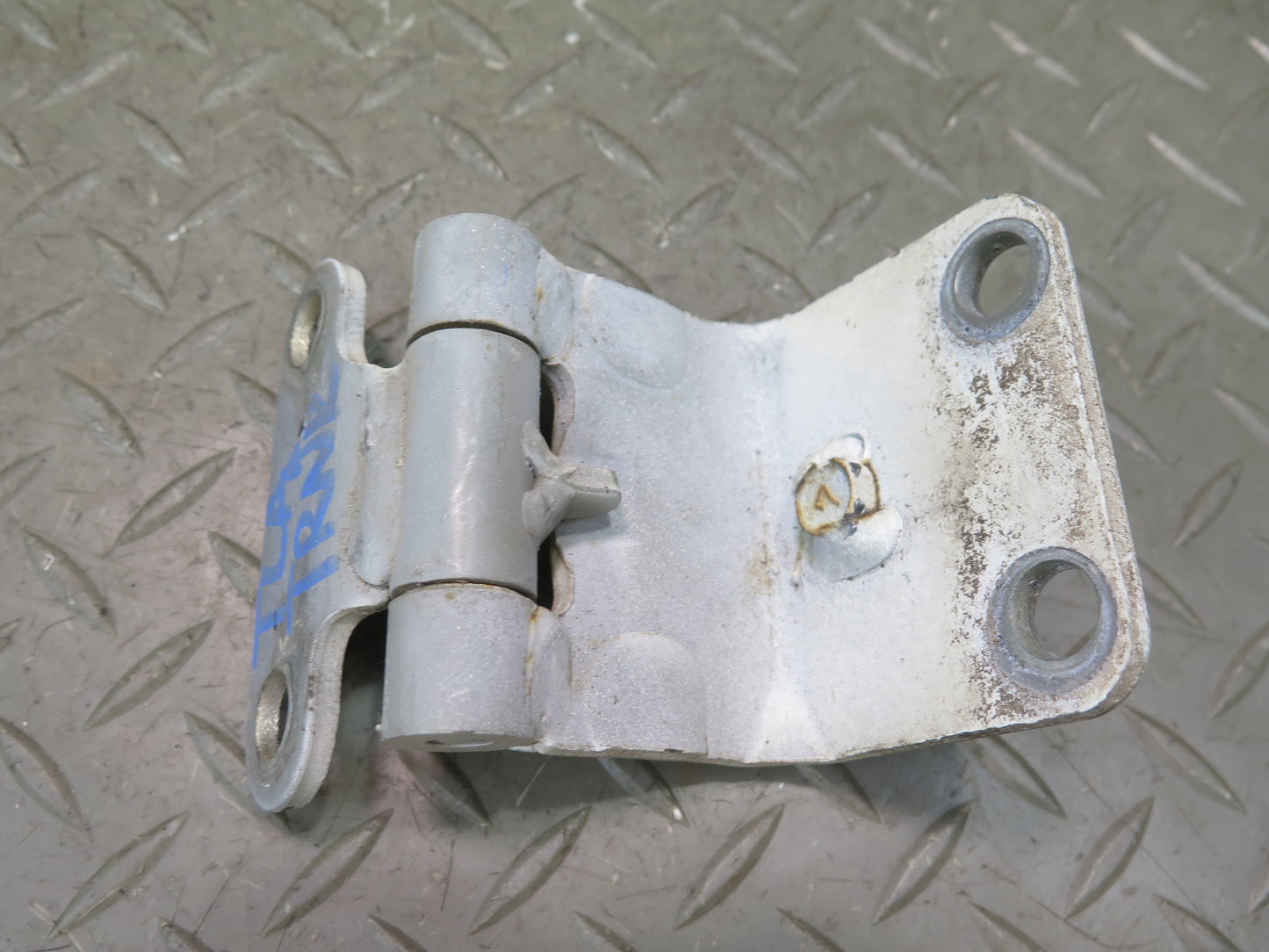1991-1997 Toyota Land Cruiser FJ80 Rear Trunk Lid Tailgate Lower Hinge Set of 2