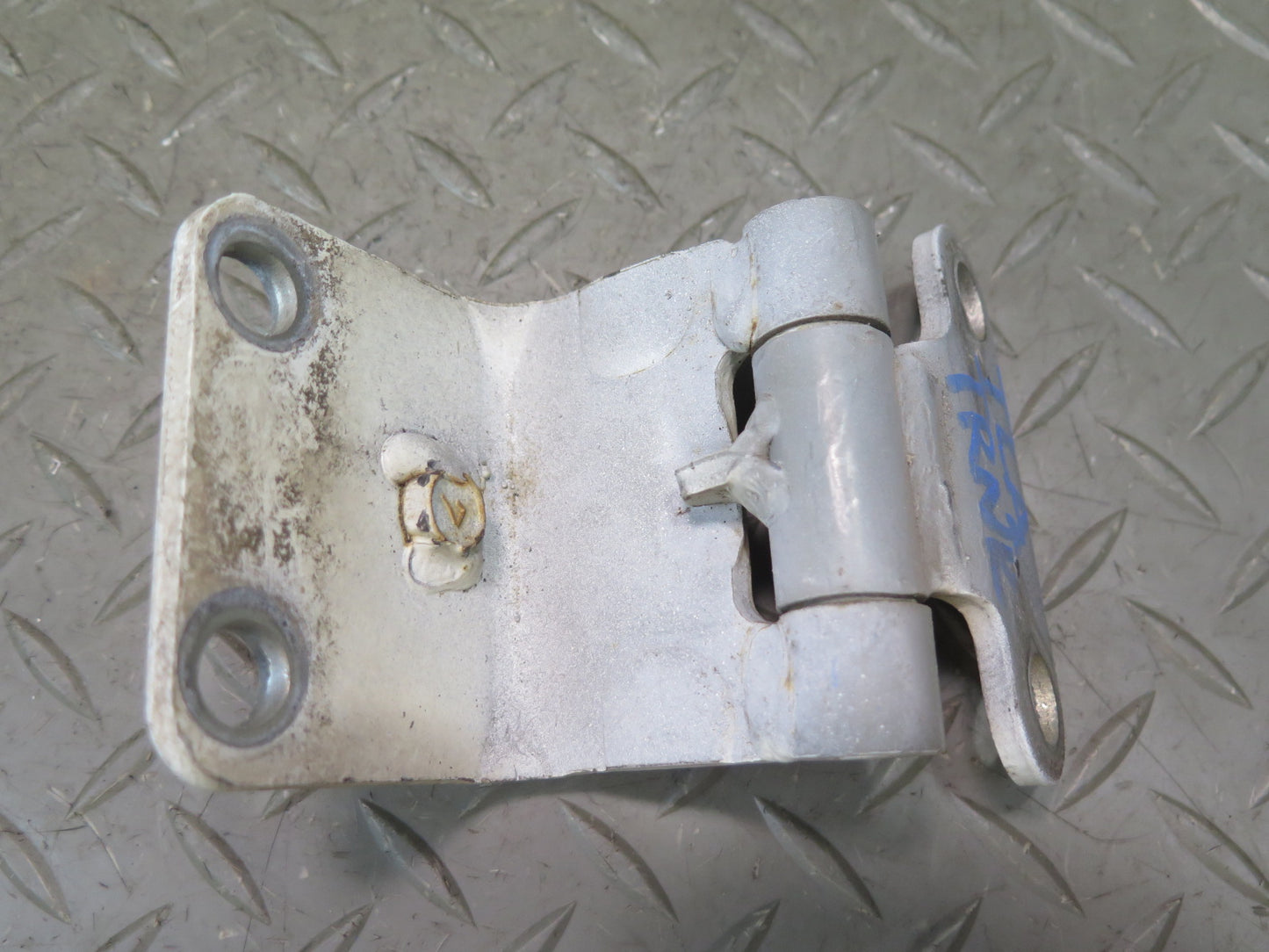 1991-1997 Toyota Land Cruiser FJ80 Rear Trunk Lid Tailgate Lower Hinge Set of 2