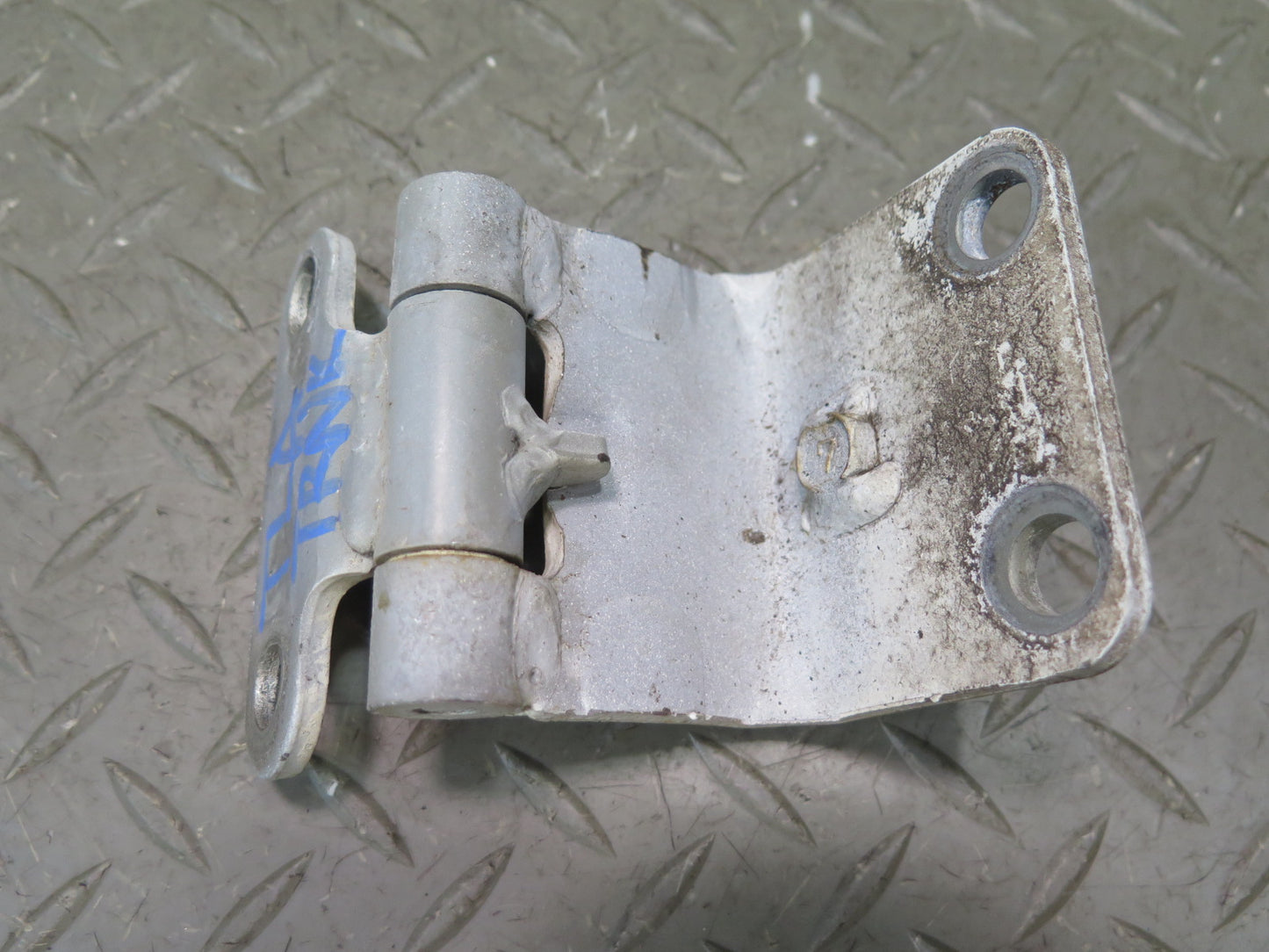 1991-1997 Toyota Land Cruiser FJ80 Rear Trunk Lid Tailgate Lower Hinge Set of 2