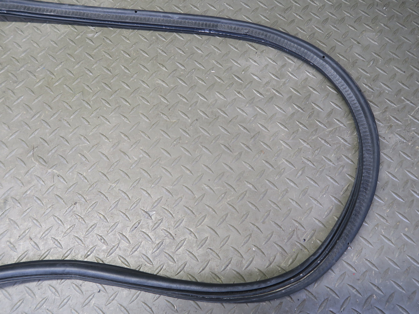 01-06 BMW E46 330ci Convertible Rear Trunk Lid Weatherstrip Rubber Seal OEM