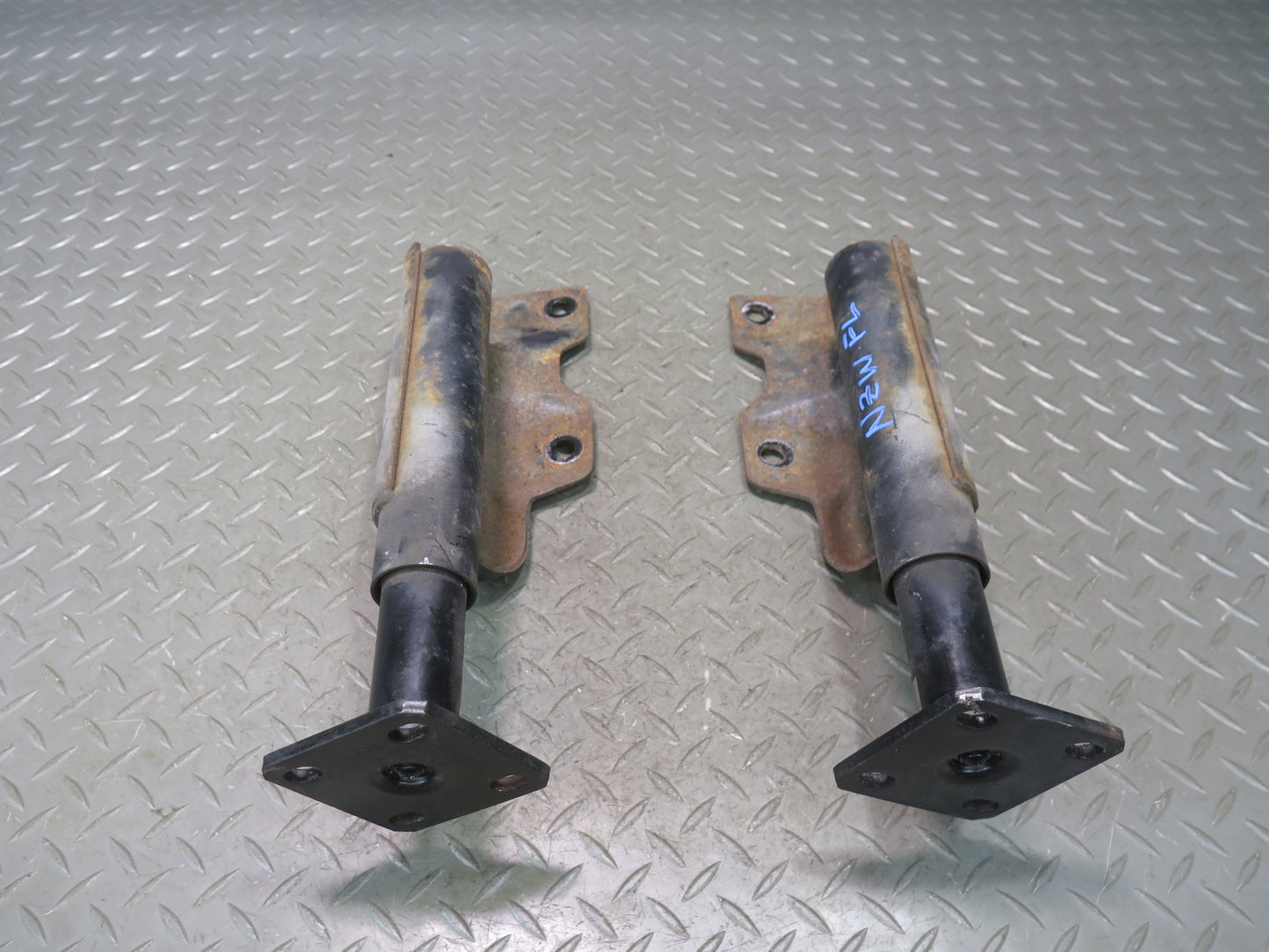 81-83 Datsun S130 280ZX Front Right Left Bumper Shock Absorber w Bolts Set OEM
