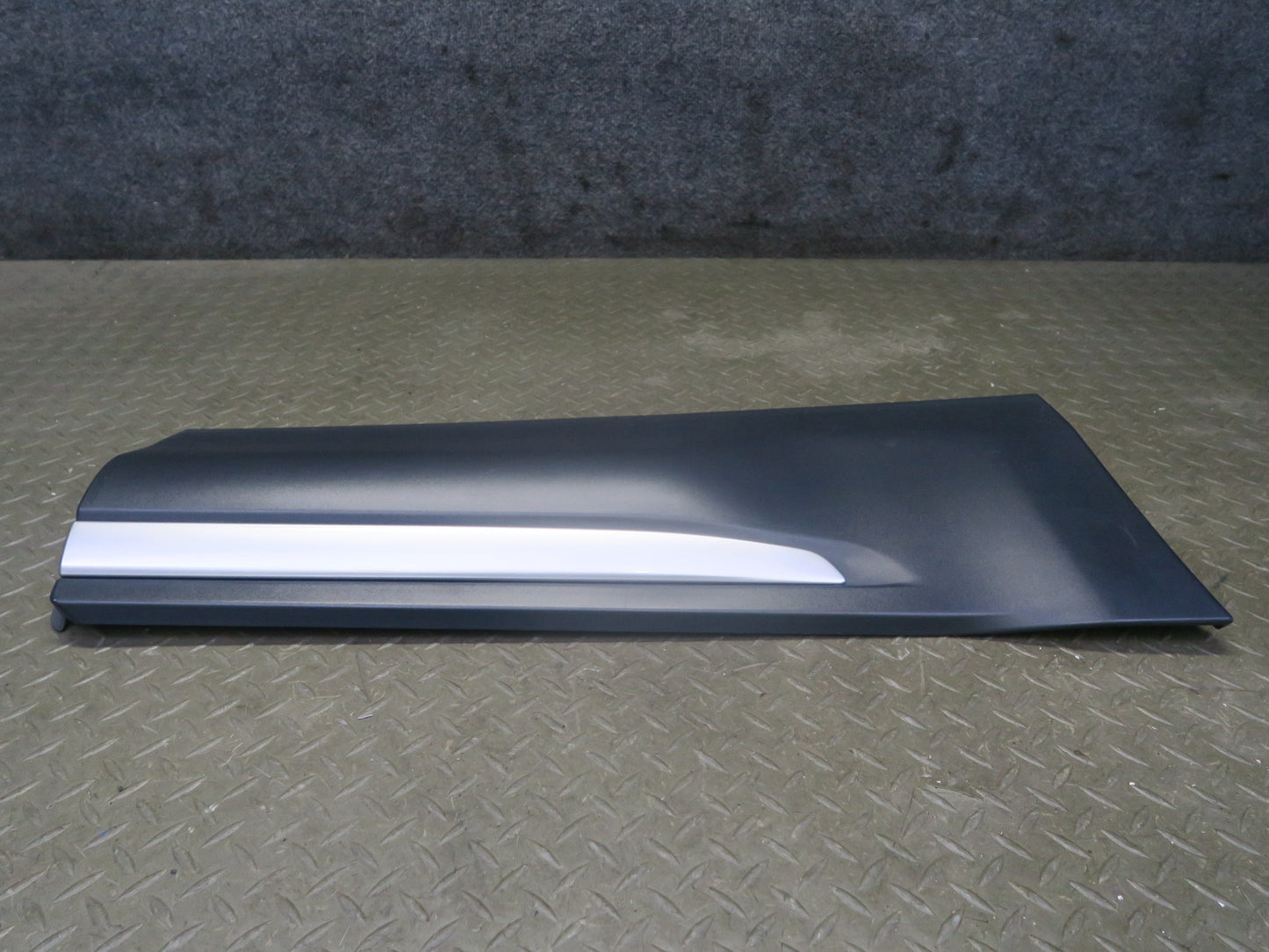 12-19 Range Rover Evoque L538 Front & Rear Right Door Lower TRM Molding Set of 2