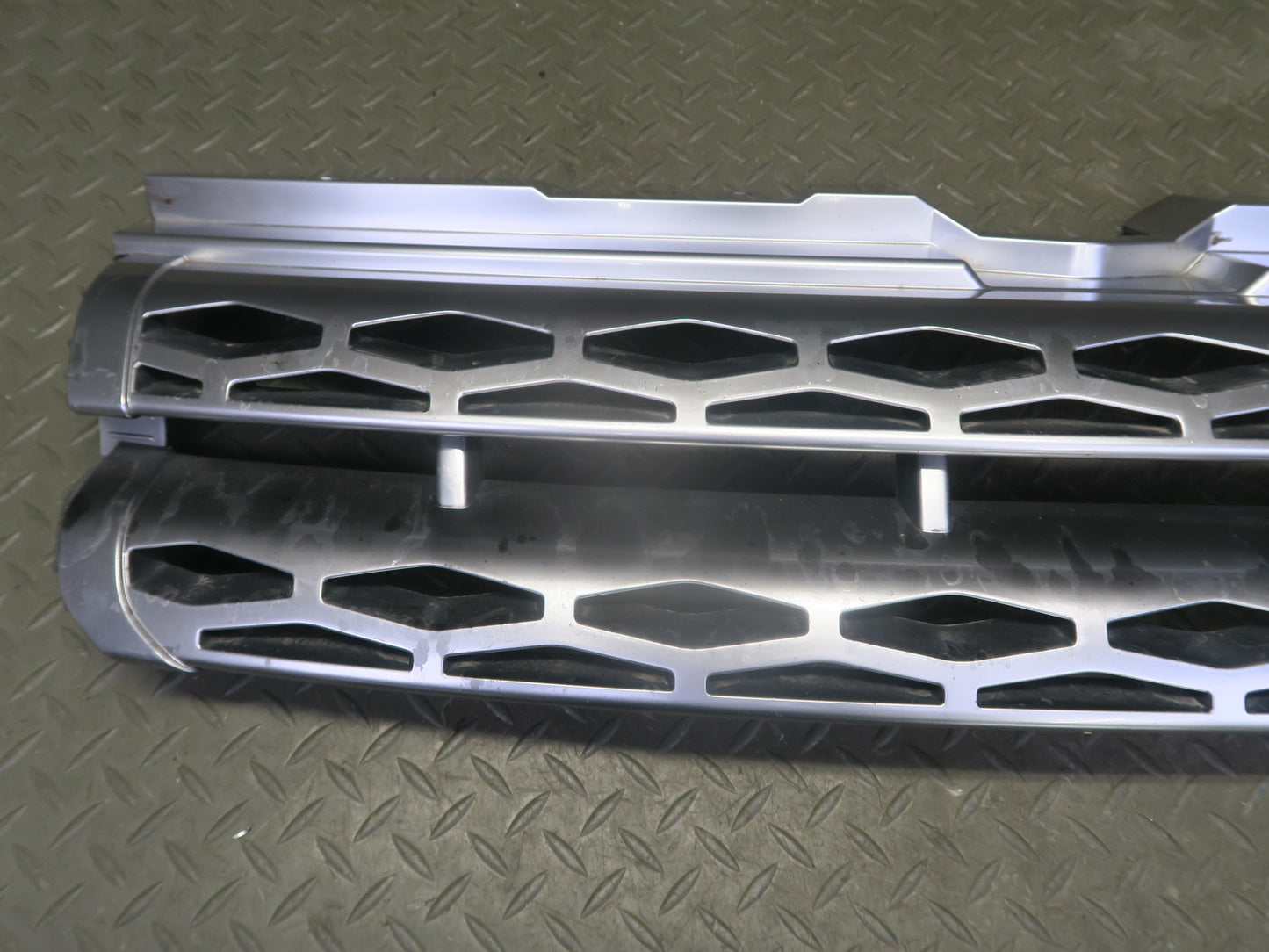 2012-2015 Range Rover Evoque L538 Front Hood Upper Air Vent Grille