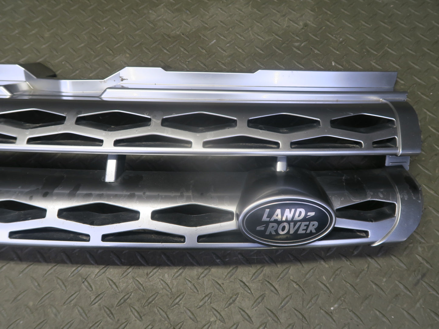 2012-2015 Range Rover Evoque L538 Front Hood Upper Air Vent Grille