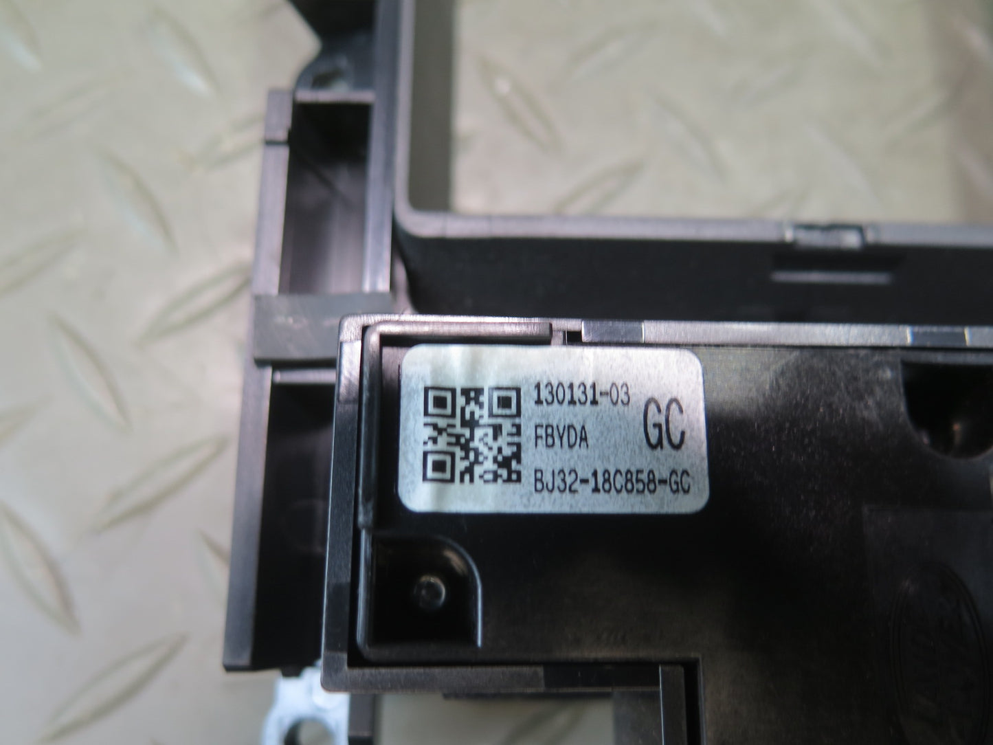 2012-2015 Range Rover Evoque L538 Dash Screen Bezel Control Button Switch