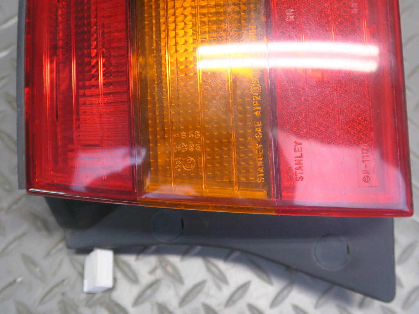 95-97 Toyota Celsior UCF20 Rear Right Side Outer Tail Light Lamp OEM