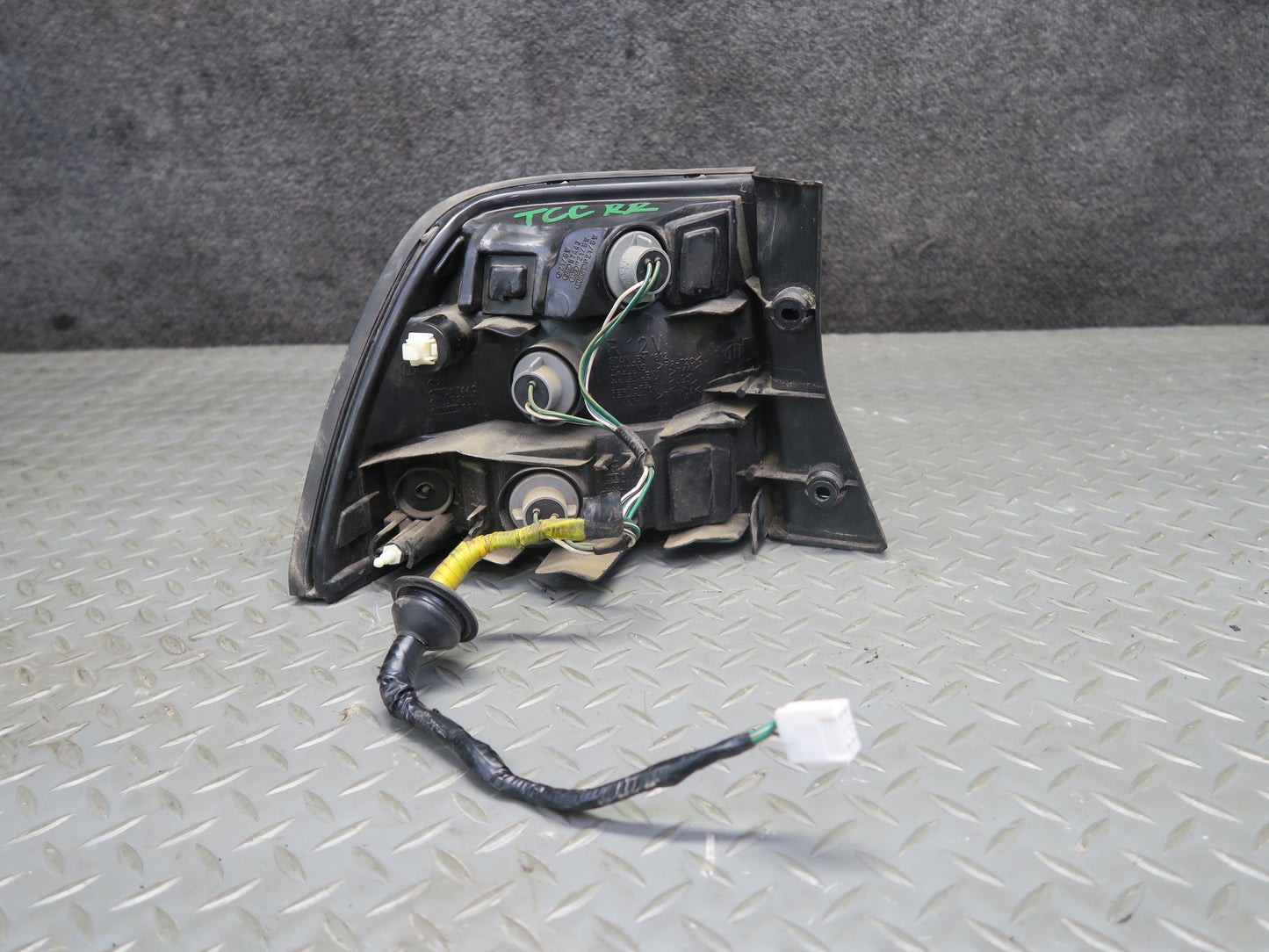 95-97 Toyota Celsior UCF20 Rear Right Side Outer Tail Light Lamp OEM
