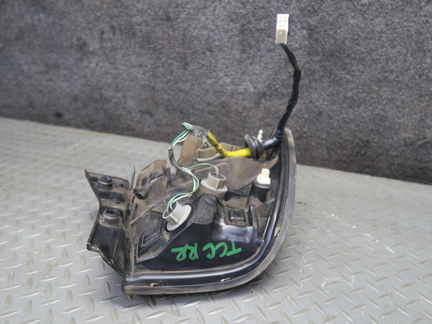 95-97 Toyota Celsior UCF20 Rear Right Side Outer Tail Light Lamp OEM