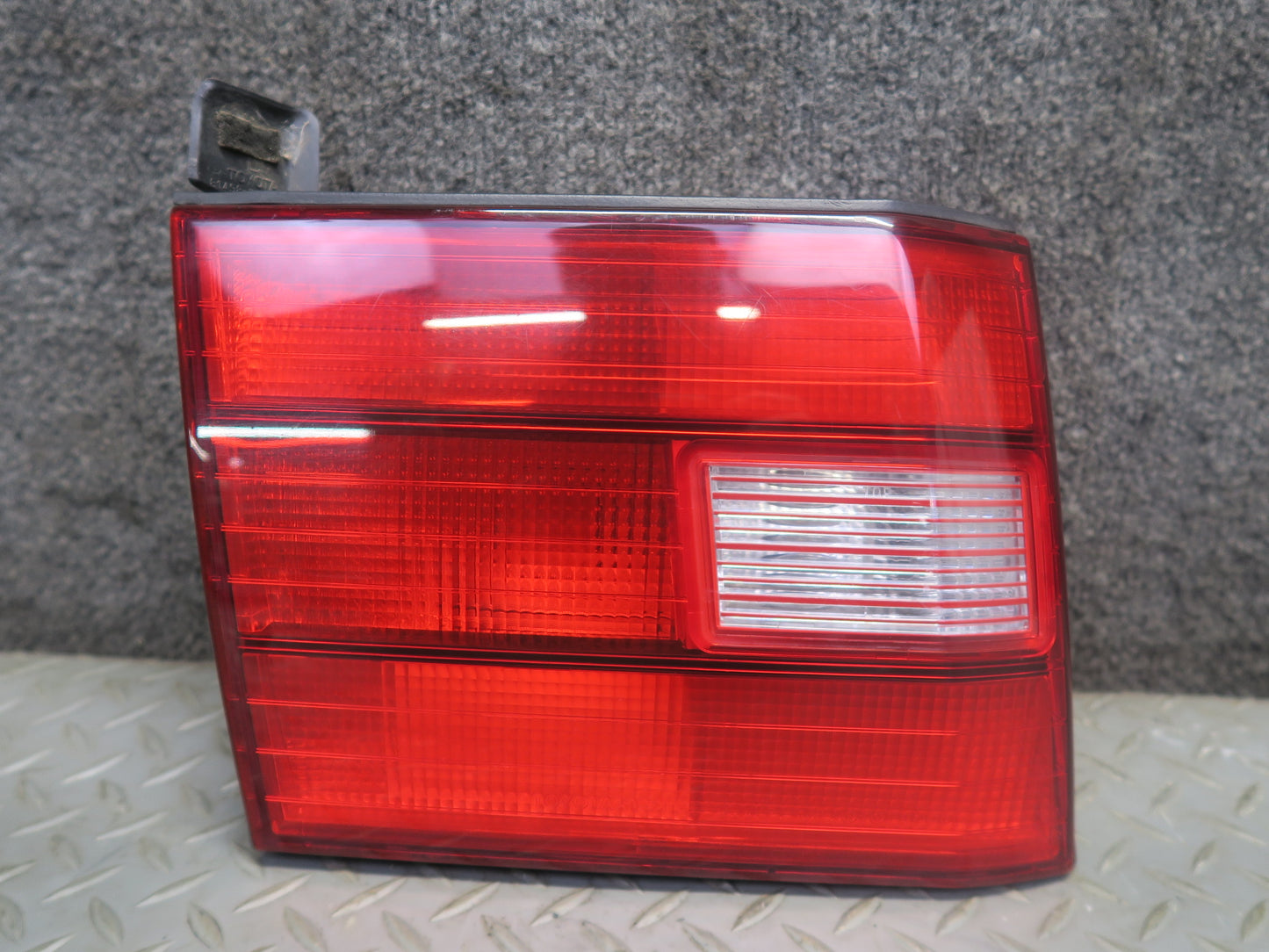 95-97 Toyota Celsior UCF20 Rear Left Inner Tail Light Lamp 81498-50020 OEM