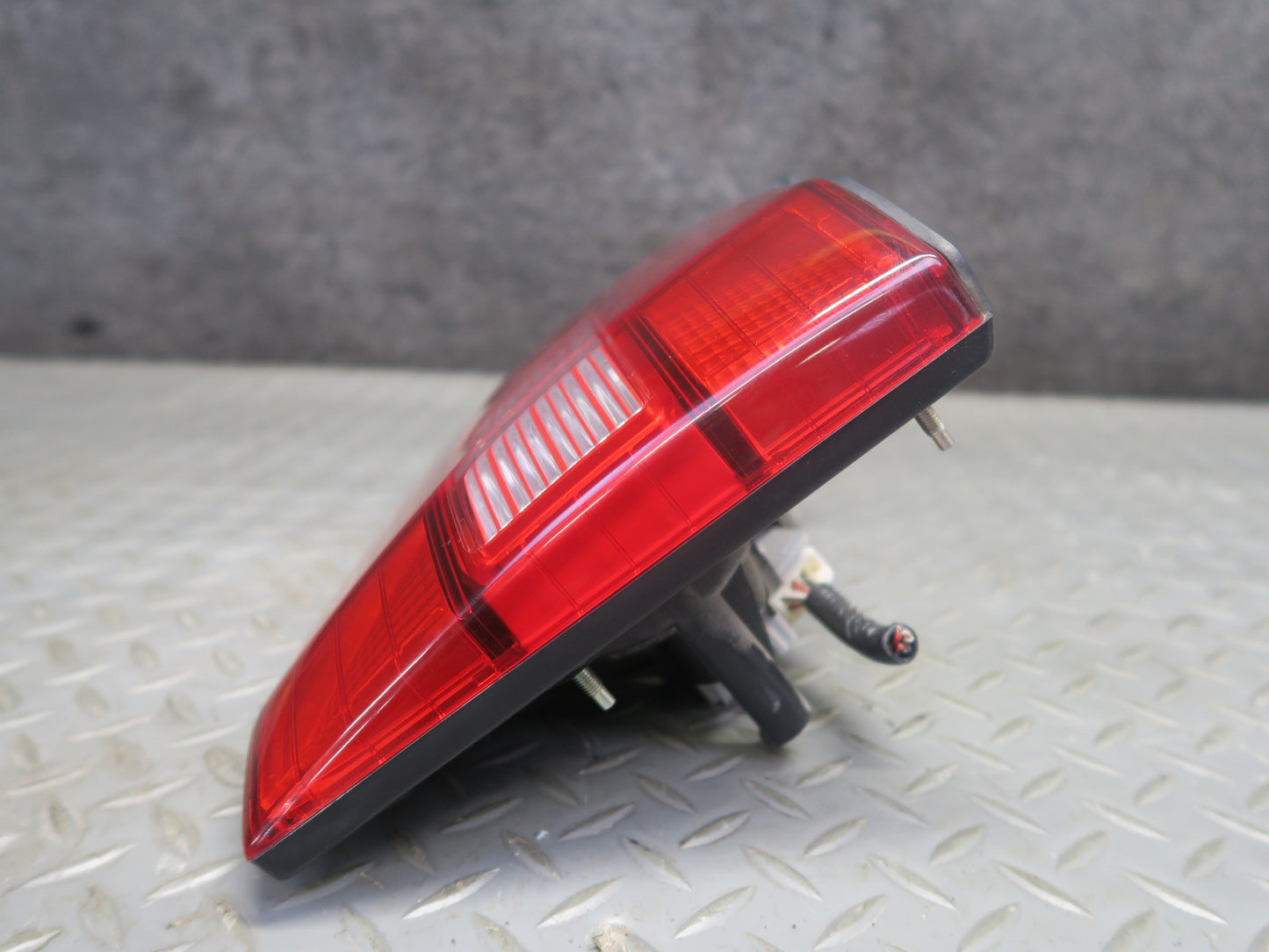 95-97 Toyota Celsior UCF20 Rear Left Inner Tail Light Lamp 81498-50020 OEM