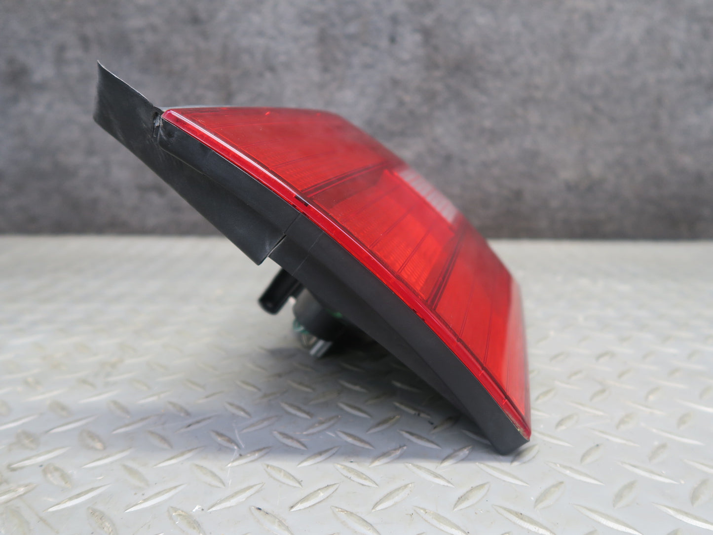 95-97 Toyota Celsior UCF20 Rear Left Inner Tail Light Lamp 81498-50020 OEM