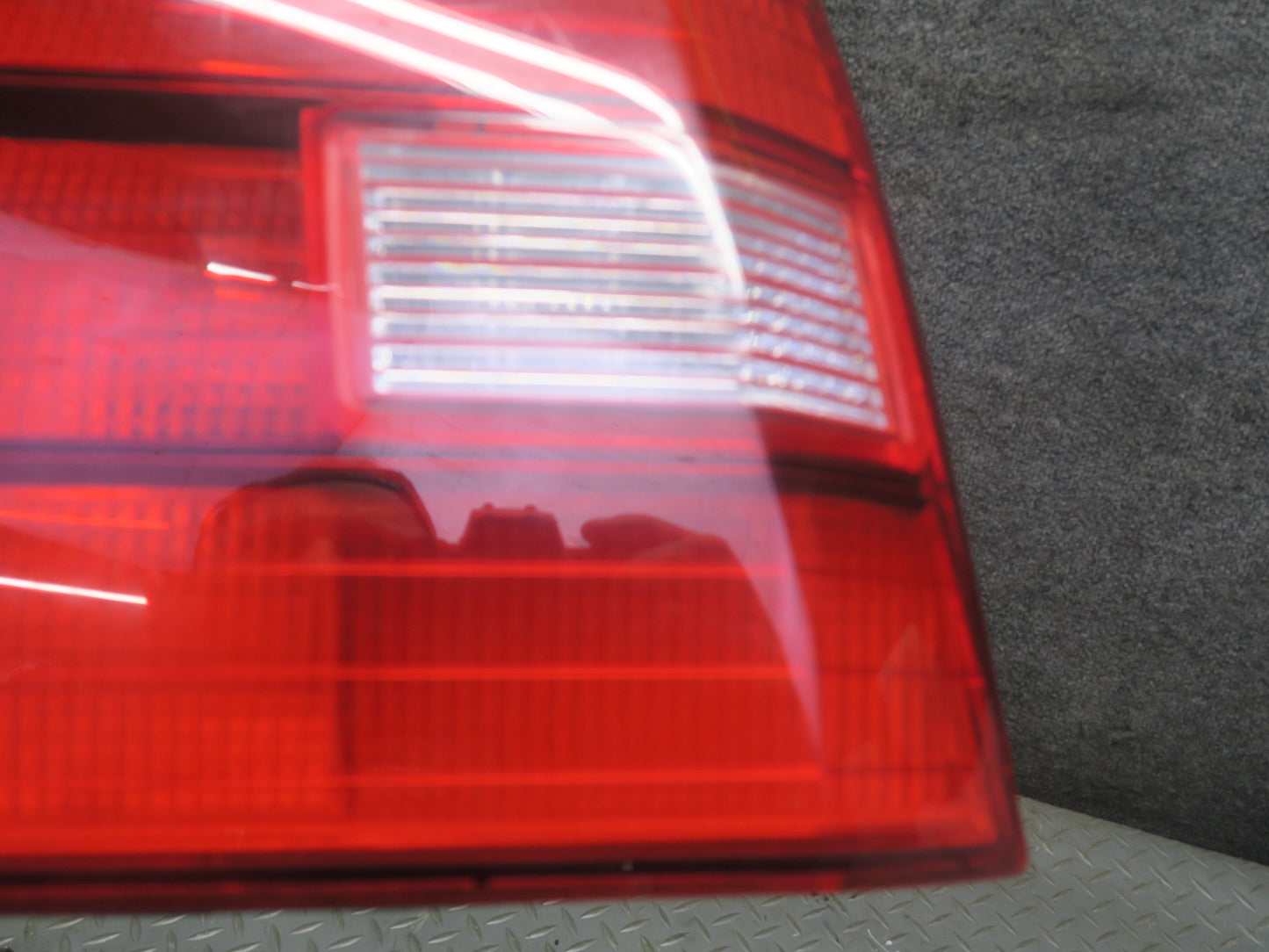 95-97 Toyota Celsior UCF20 Rear Left Inner Tail Light Lamp 81498-50020 OEM