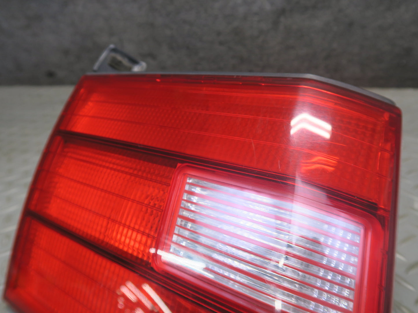 95-97 Toyota Celsior UCF20 Rear Left Inner Tail Light Lamp 81498-50020 OEM