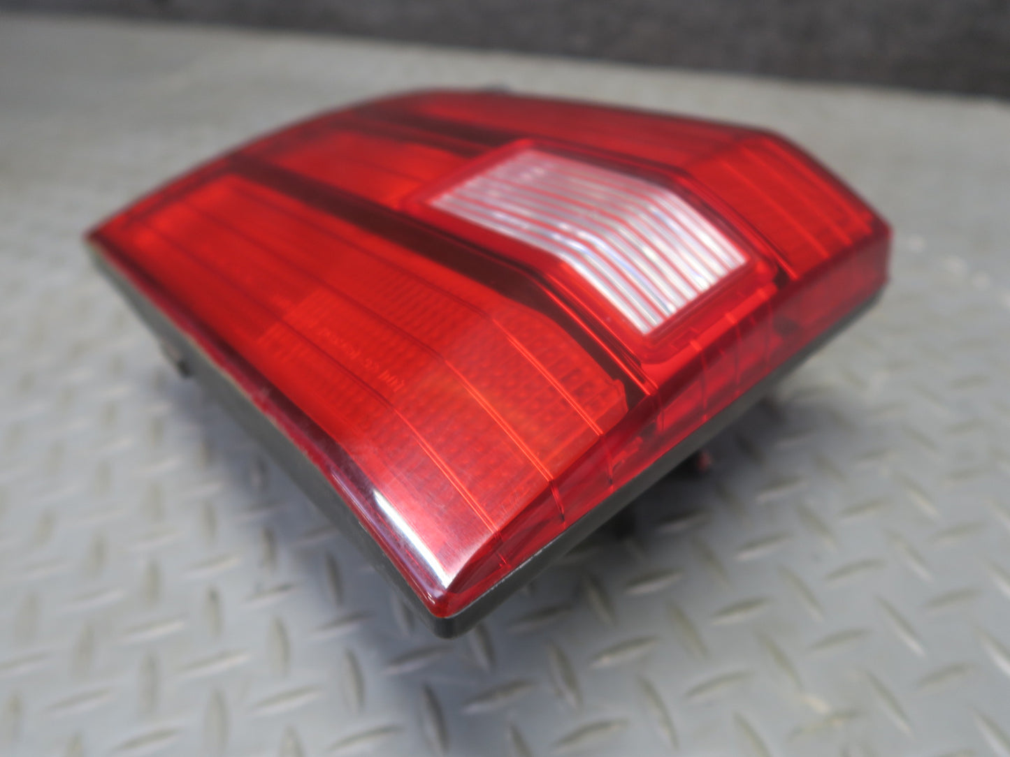 95-97 Toyota Celsior UCF20 Rear Left Inner Tail Light Lamp 81498-50020 OEM