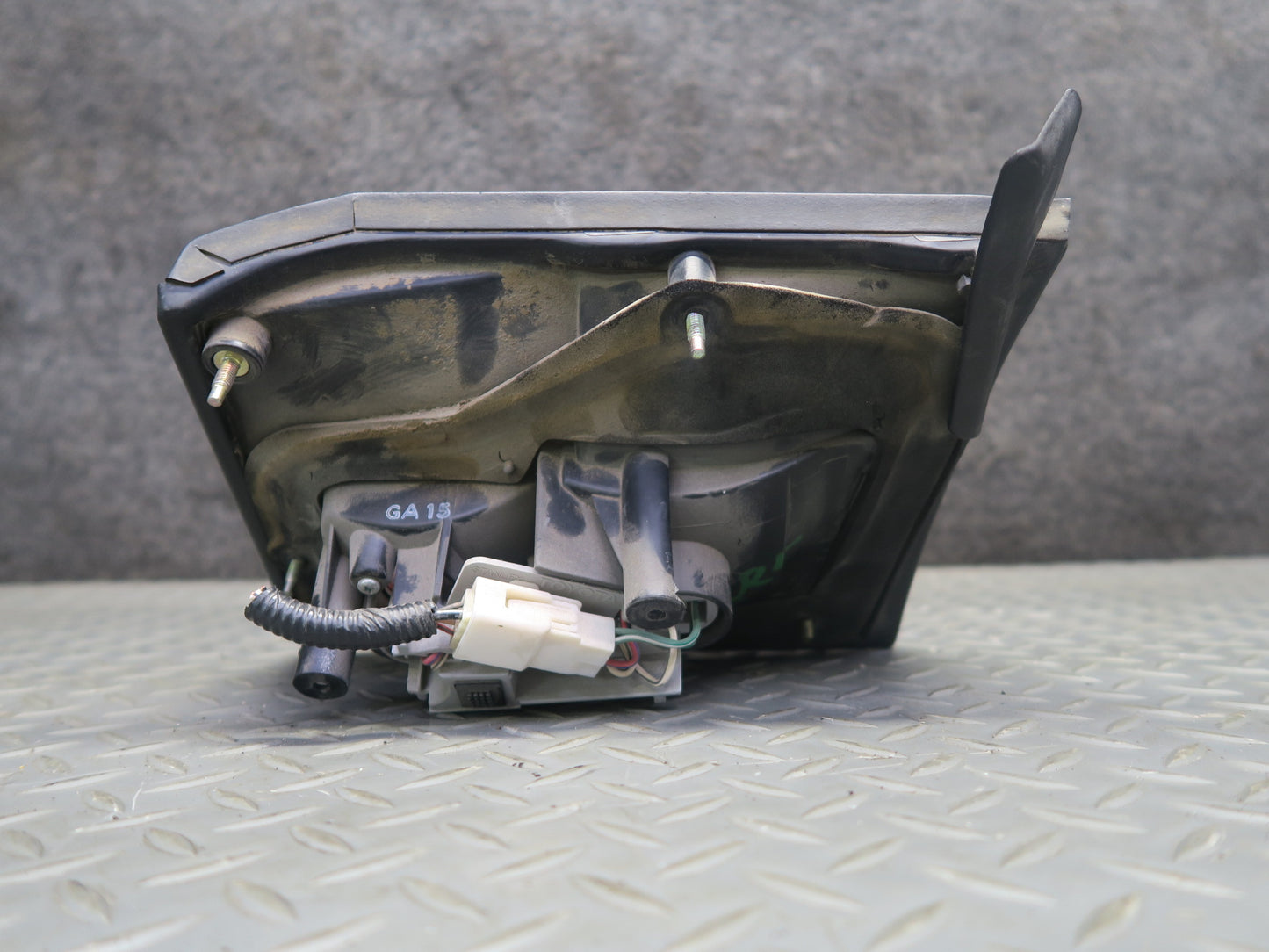 95-97 Toyota Celsior UCF20 Rear Left Inner Tail Light Lamp 81498-50020 OEM