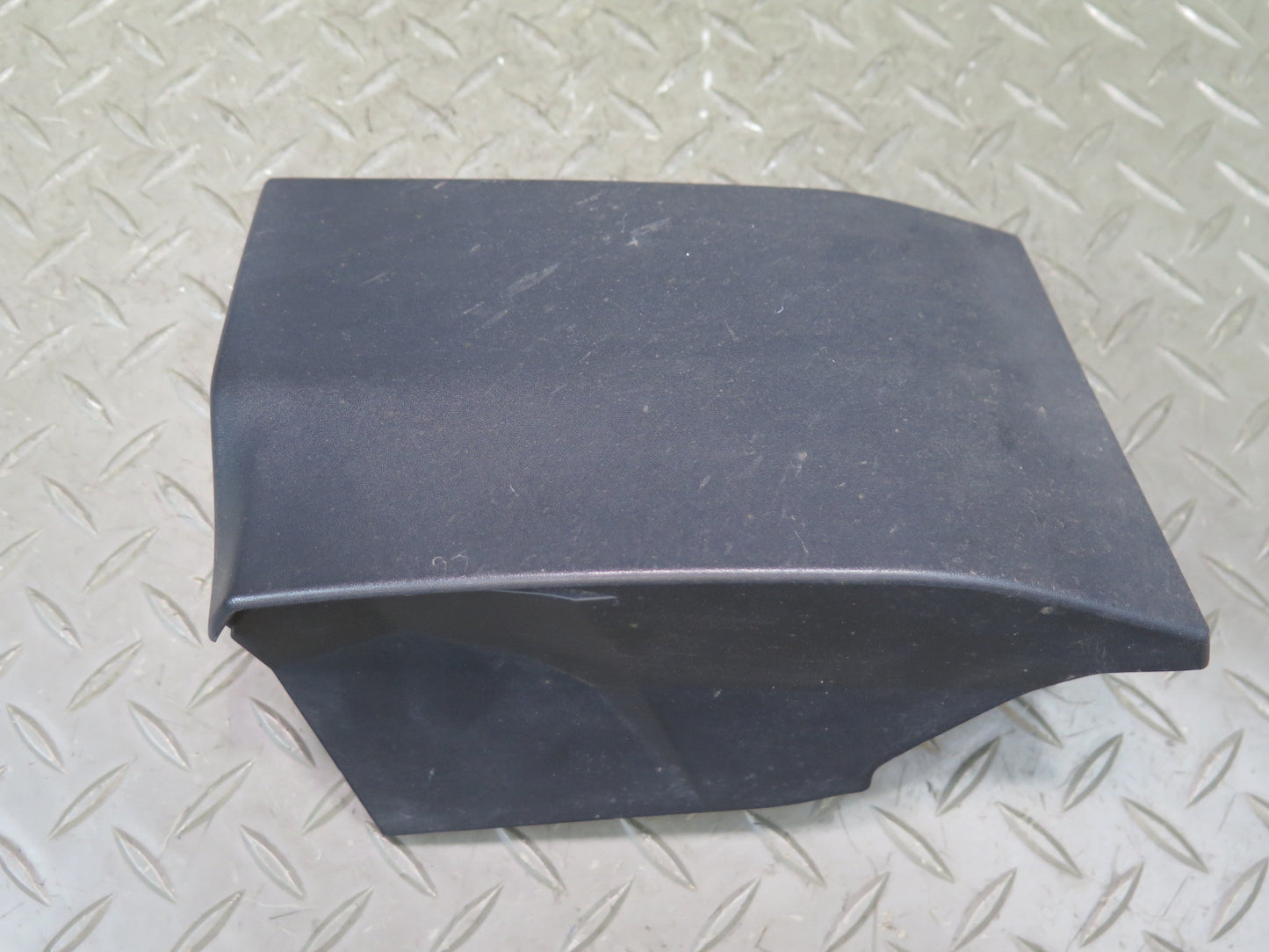 2012-2019 Range Rover Evoque L538 Front Right Fender Lower Trim Molding