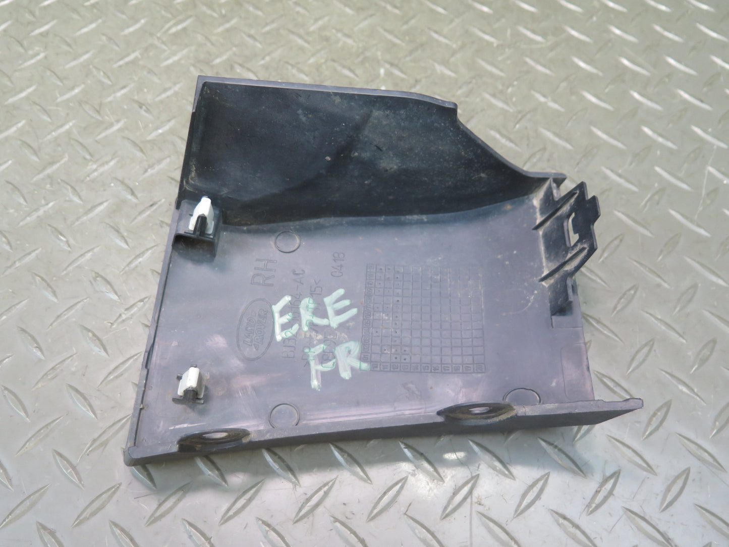 2012-2019 Range Rover Evoque L538 Front Right Fender Lower Trim Molding