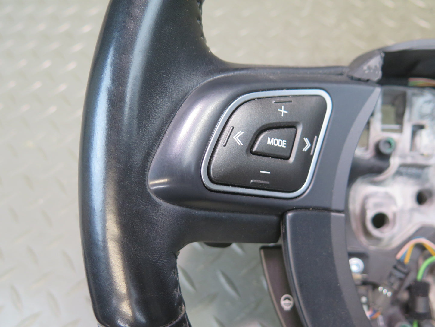 2012-2015 Range Rover Evoque L538 Leather Heated Steering w Controls & Paddles