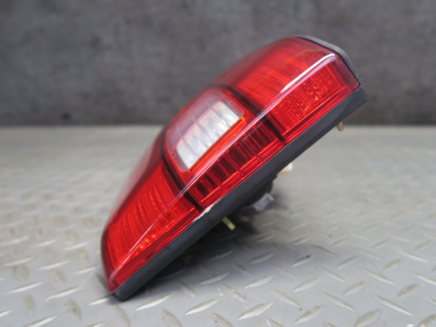 98-00 Lexus UCF20L LS400 Rear Left Inner Tail Light Lamp OEM