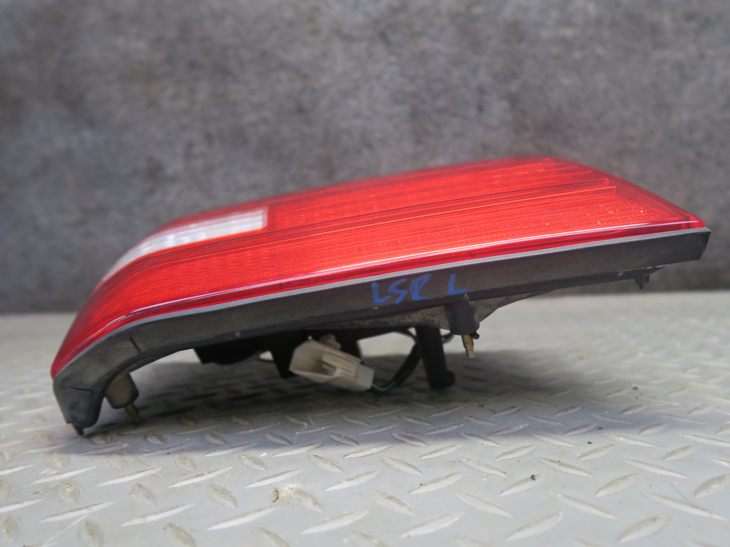 98-00 Lexus UCF20L LS400 Rear Left Inner Tail Light Lamp OEM