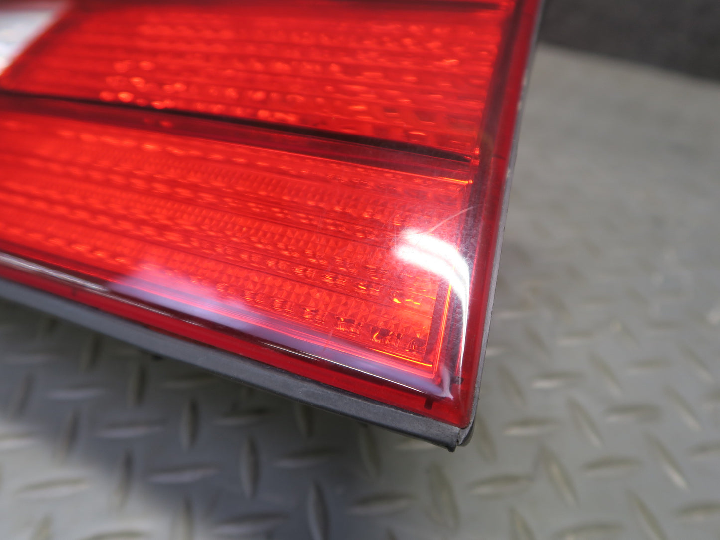 98-00 Lexus UCF20L LS400 Rear Left Inner Tail Light Lamp OEM