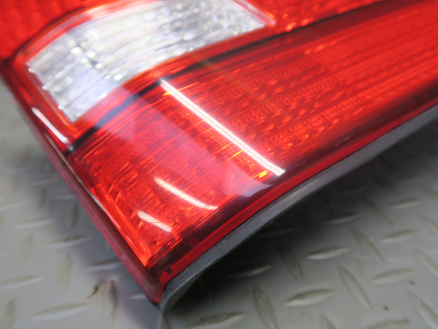98-00 Lexus UCF20L LS400 Rear Left Inner Tail Light Lamp OEM