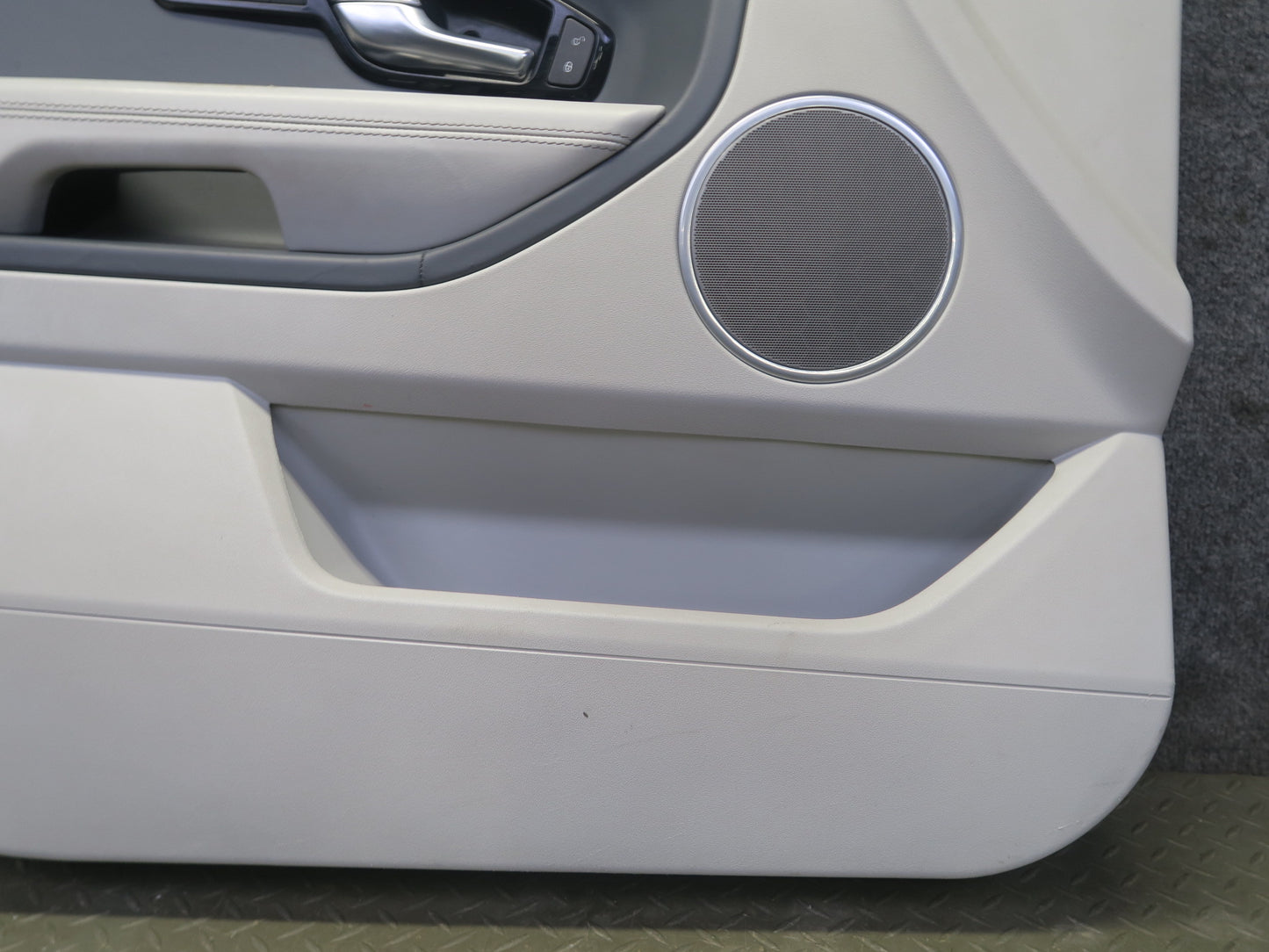 2012-2015 Range Rover Evoque L538 4DR Front Door Interior Trim Panel Set of 2