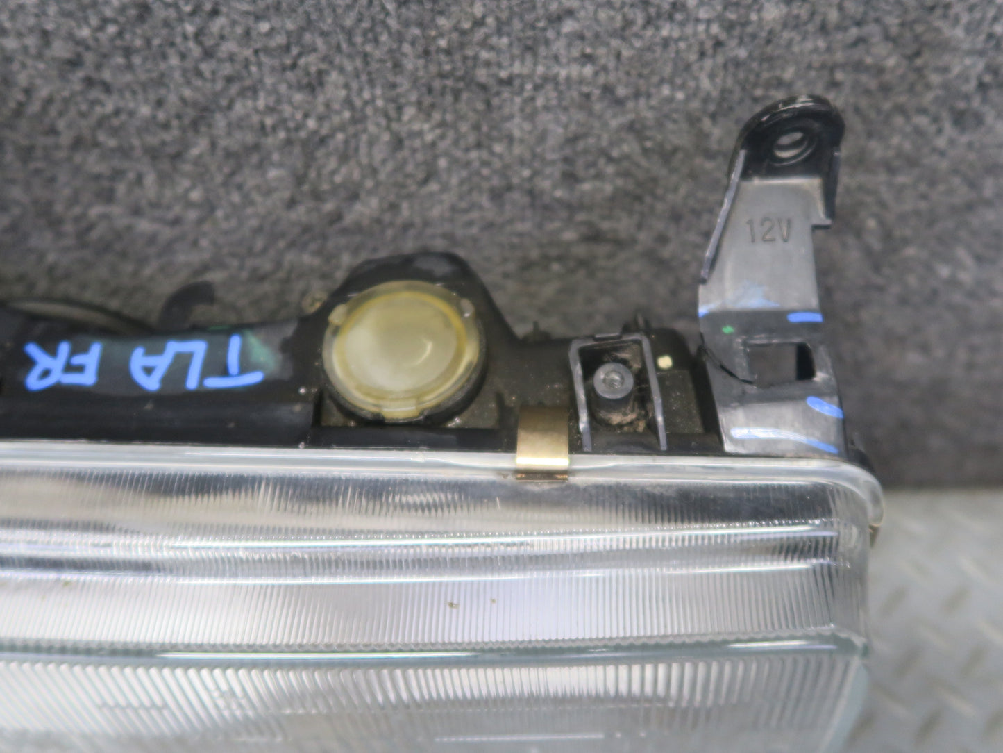 1991-1993 Toyota Land Cruiser FJ80 Front Right Headlight Lamp