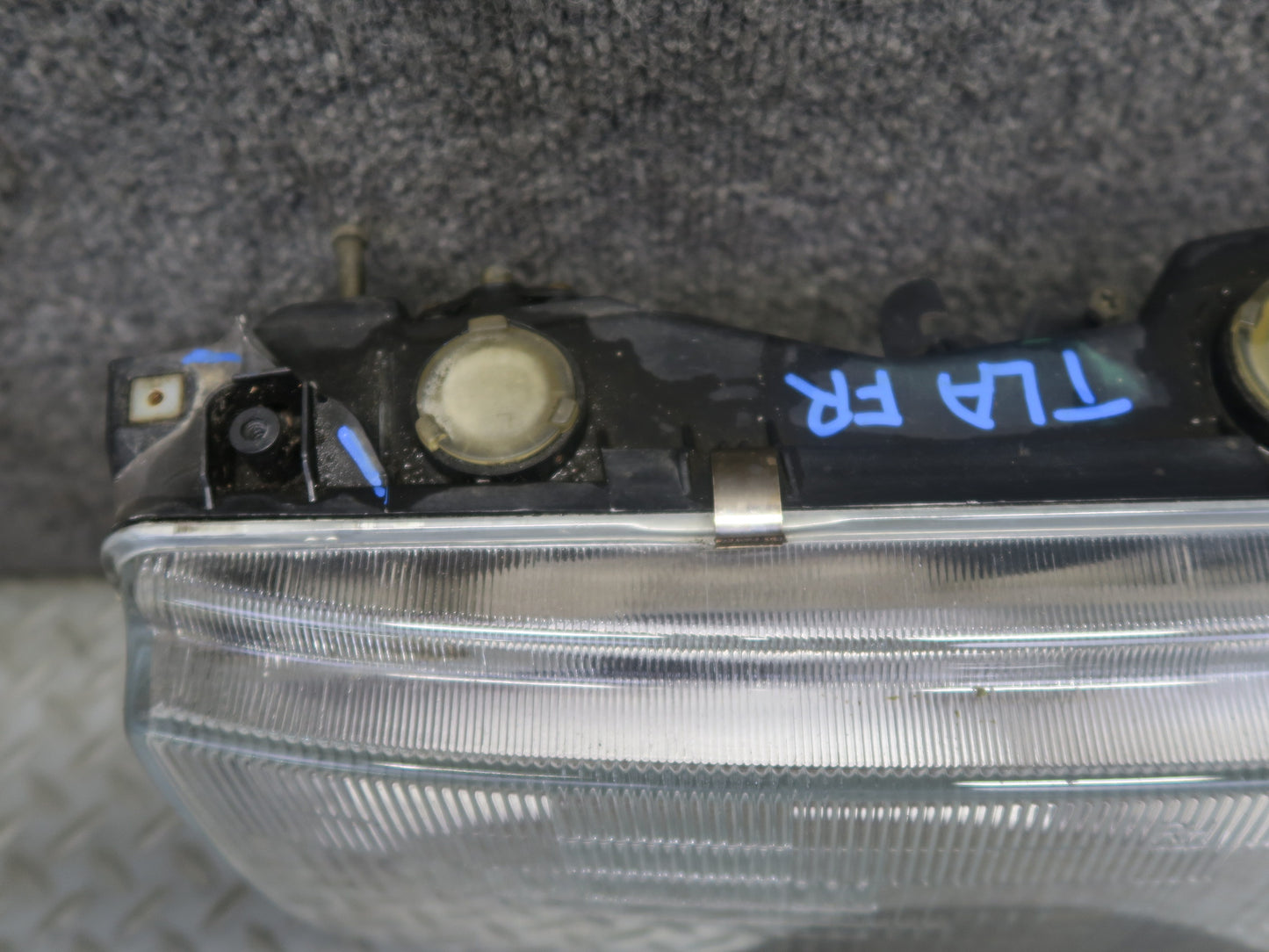 1991-1993 Toyota Land Cruiser FJ80 Front Right Headlight Lamp