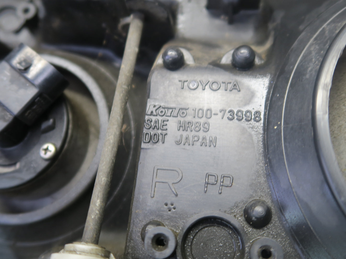 1991-1993 Toyota Land Cruiser FJ80 Front Right Headlight Lamp